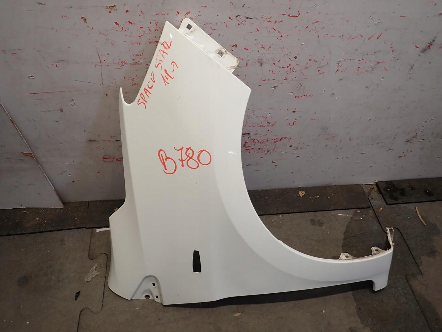 fender front front right MITSUBISHI SPACE STAR III 2019