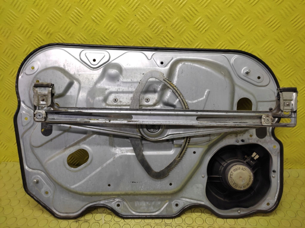 FORD FOCUS MK2 window regulator right front 4M51A203A28BG