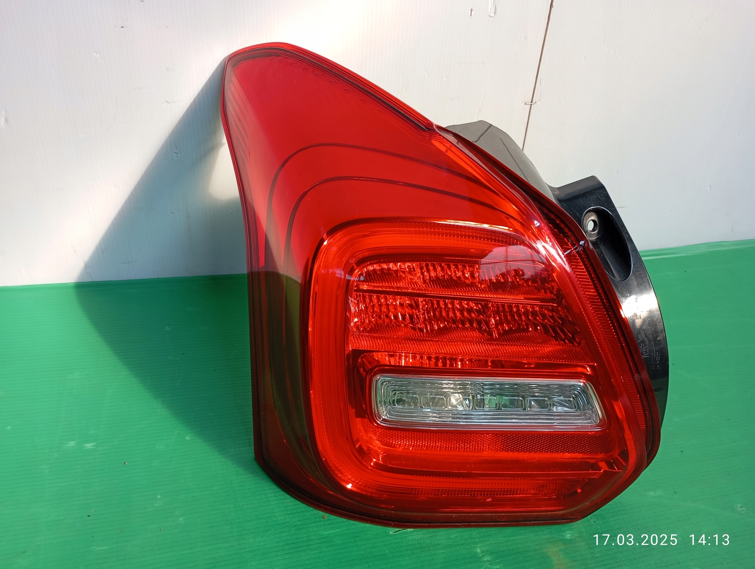 LAMPA TYLNA LEWA SUZUKI SWIFT MK8 17-