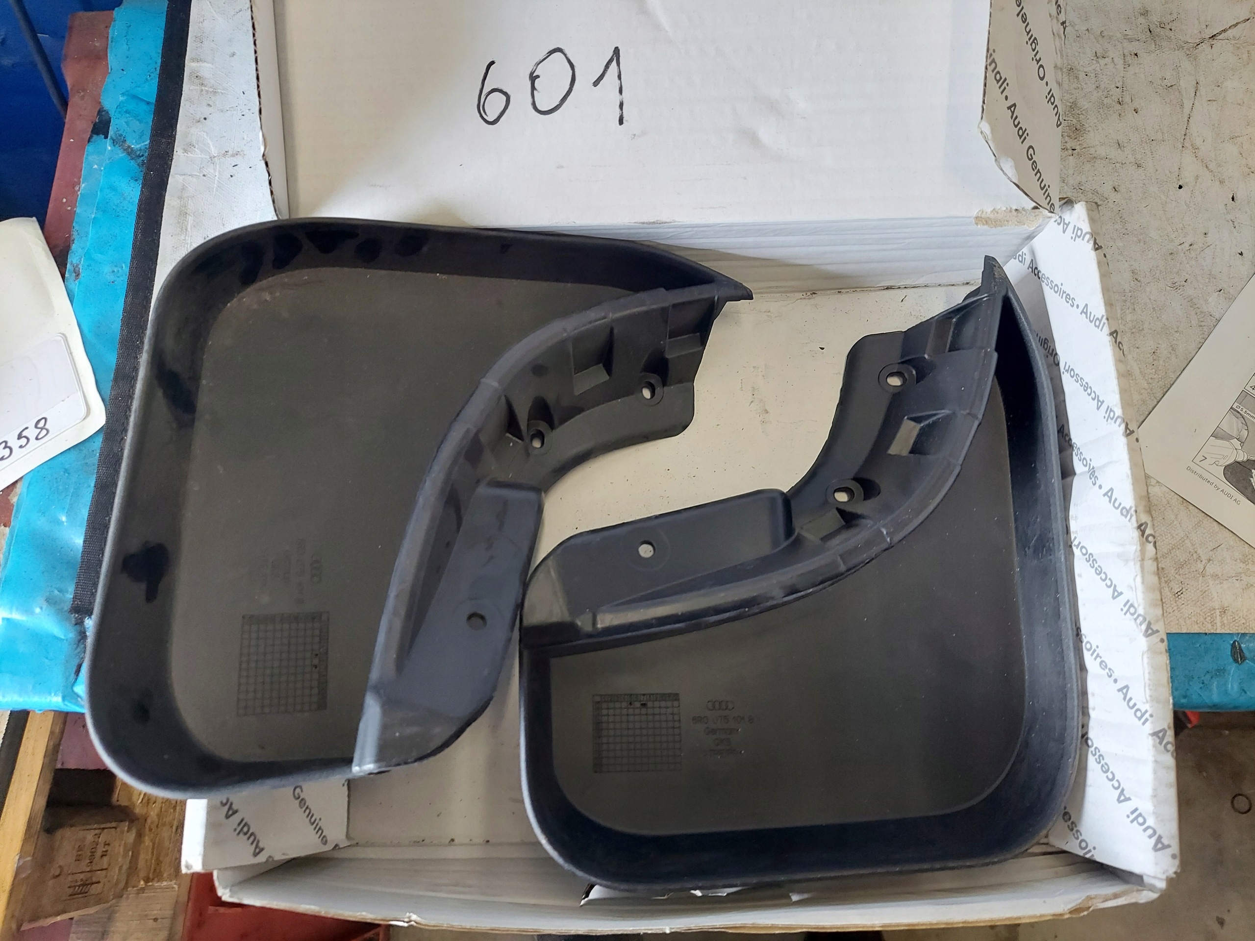 mudguard flaps rear. AUDI Q5 8R 8R0075101B