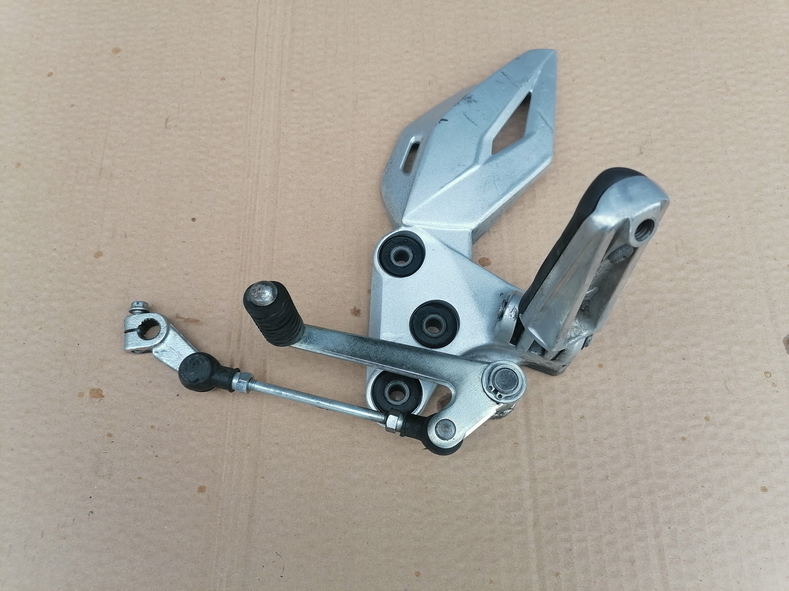 Suzuki gsr 750 11-16 комплект лівий