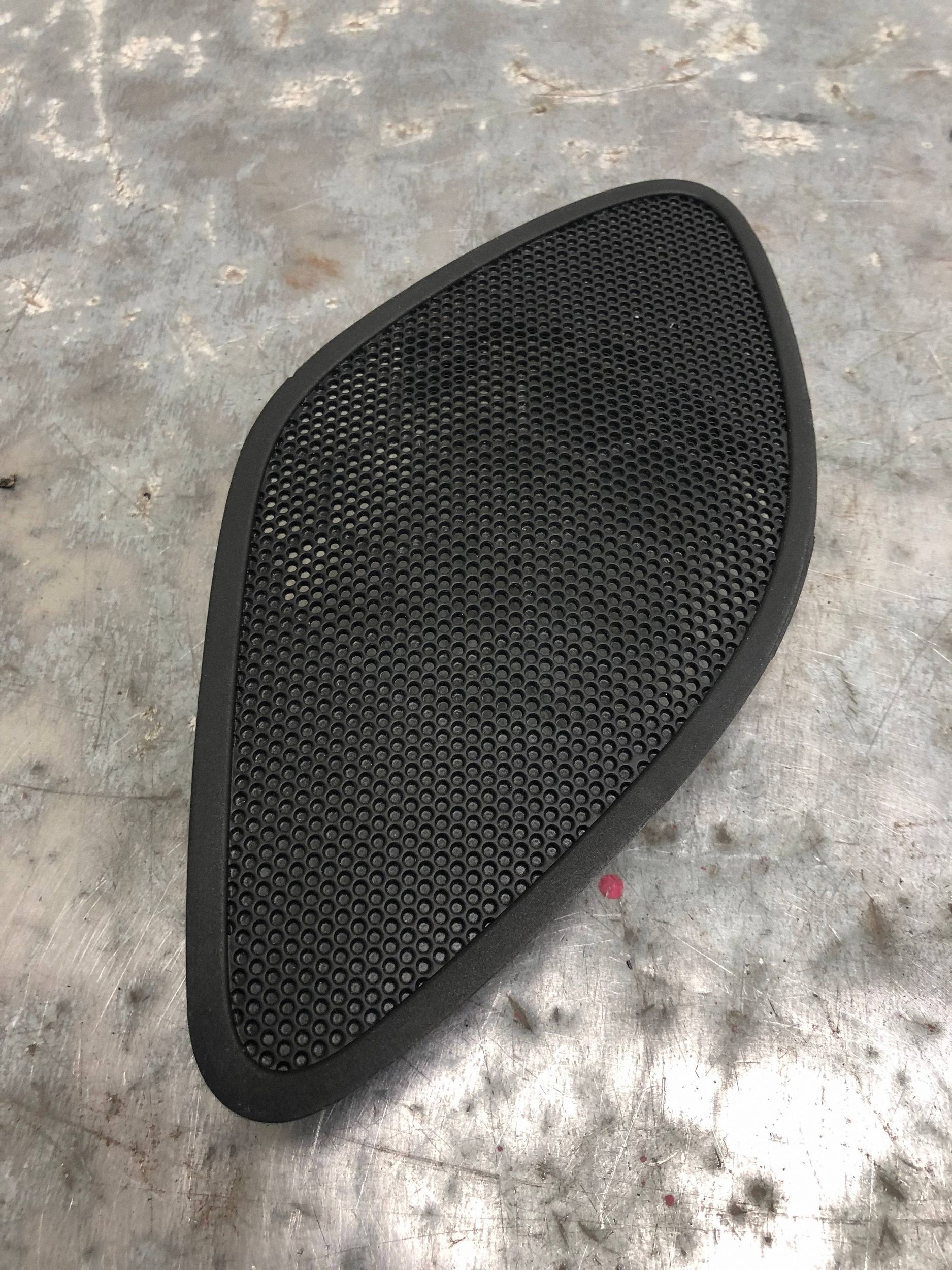 de couverture couverture du haut-parleur droit OPEL ASTRA K 39057277