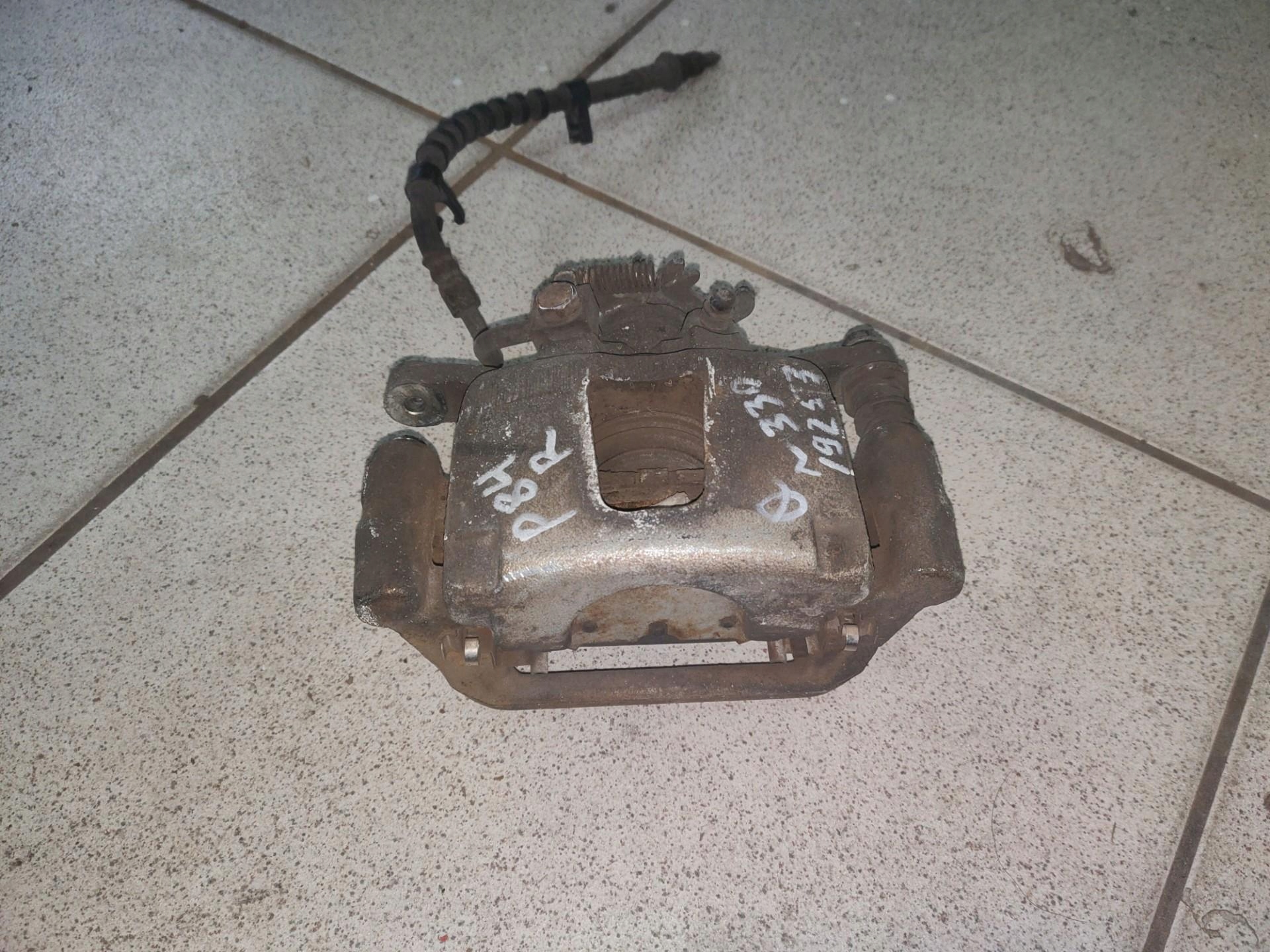 caliper brake rear part right side Chrysler Town and Country 5 facelift 2012