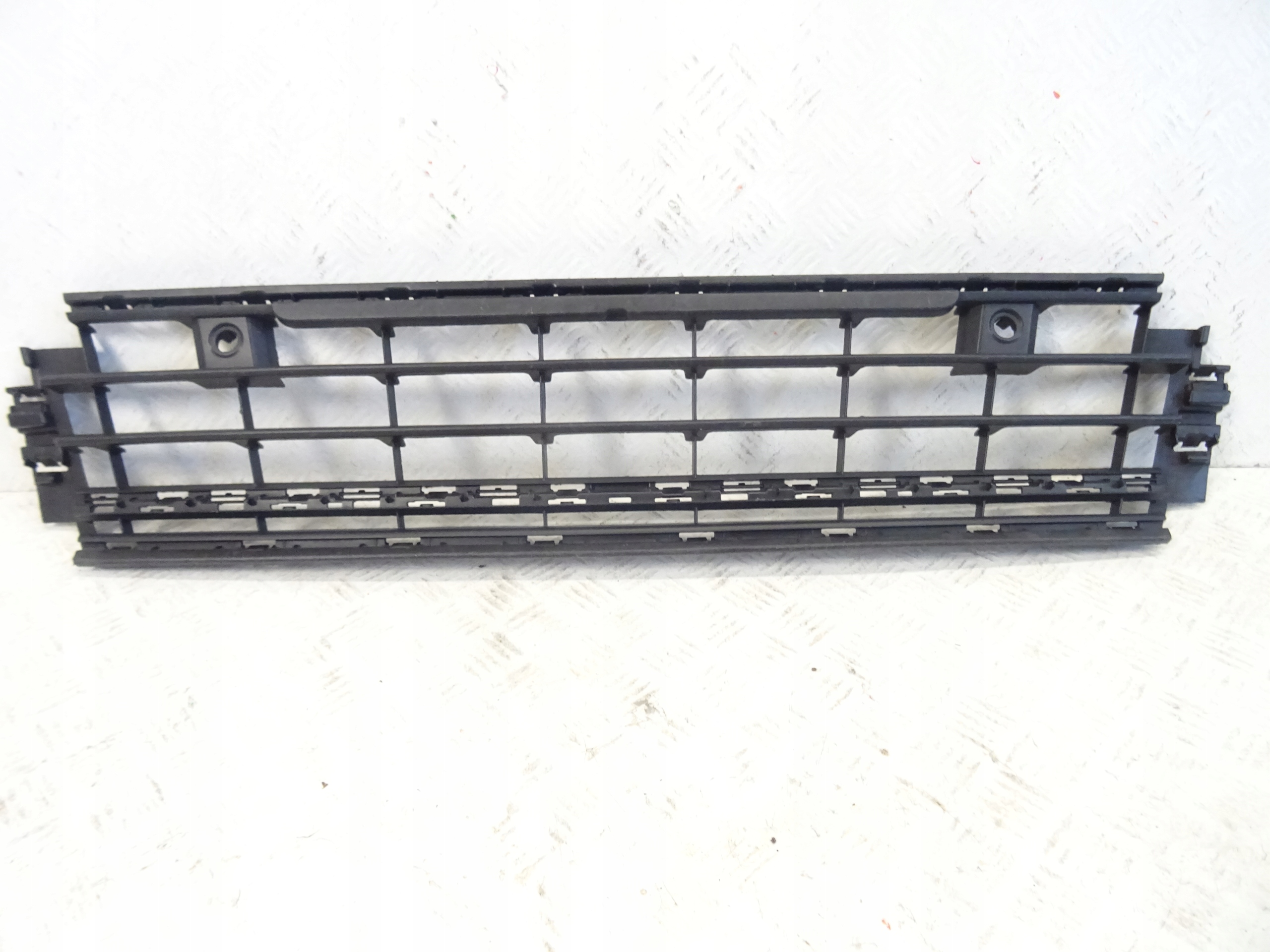 grid of a bumper front front SRDODKOWA VW GOLF VIII 5H0853677F