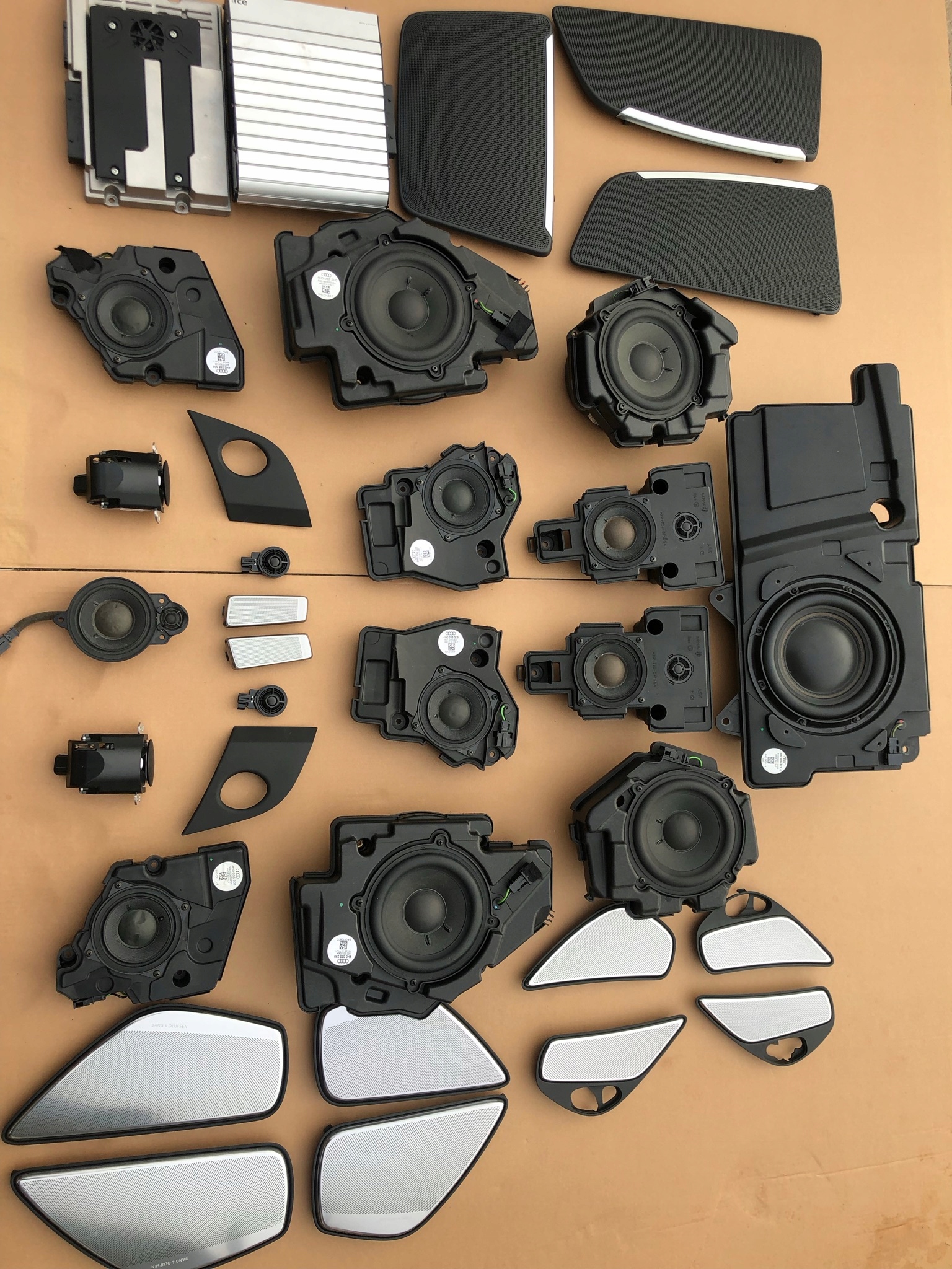 AUDI A8 S8 D4 звукова система BANG & OLUFSEN