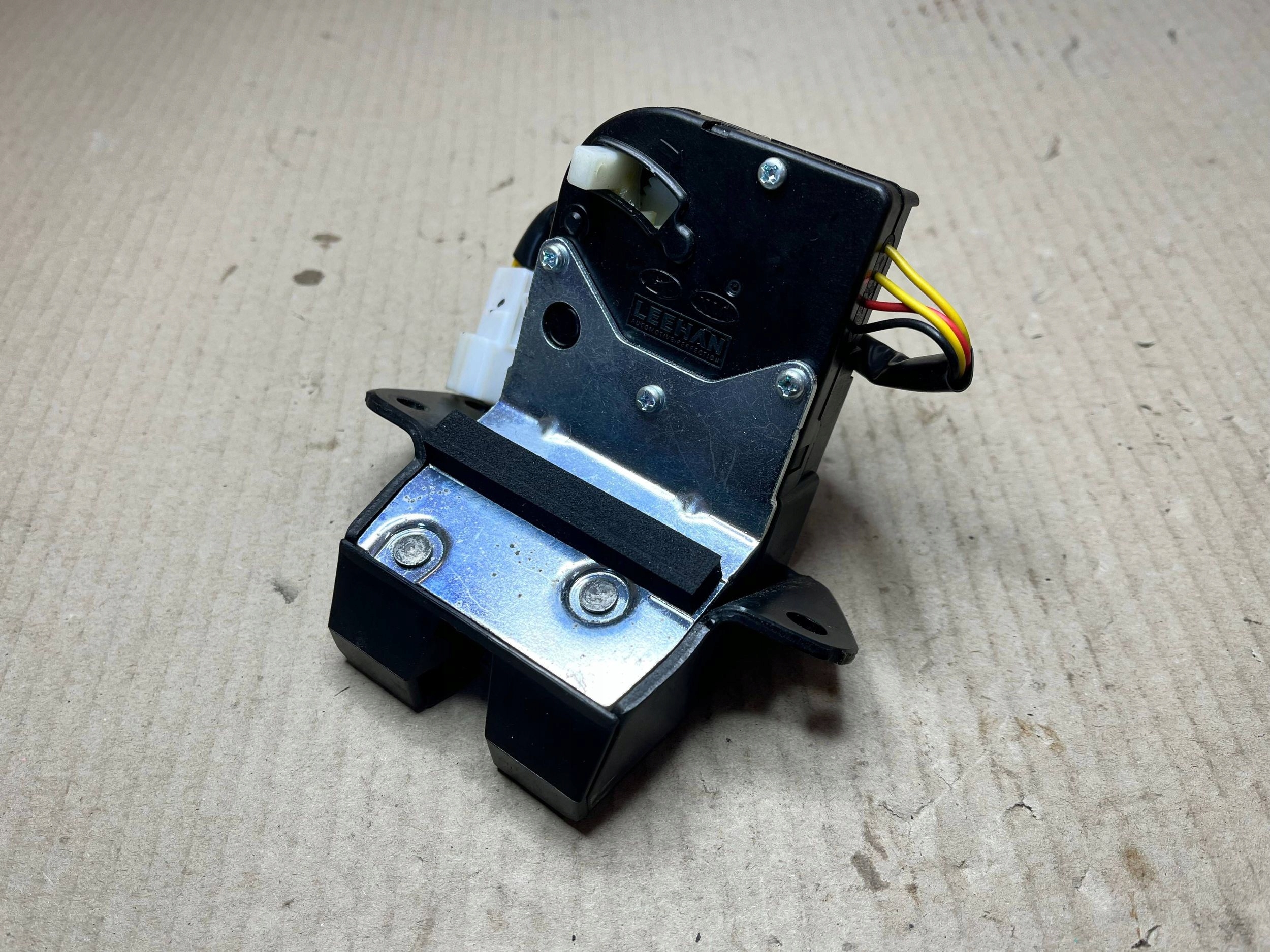 lock bonnet pickup KIA Rio 812301W210