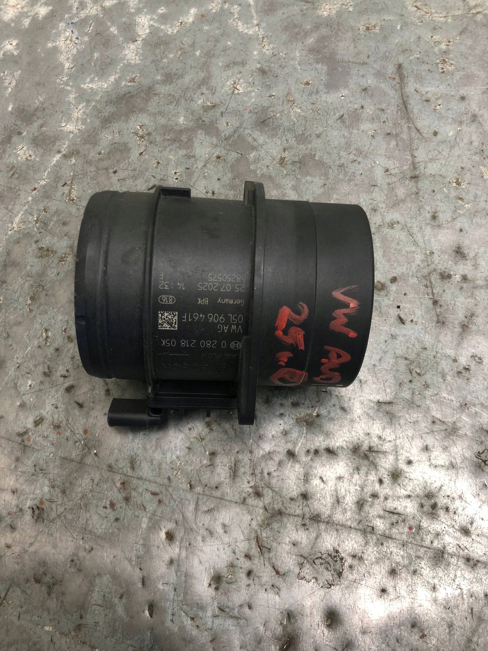 flow meter VW AUDI 05L906461F