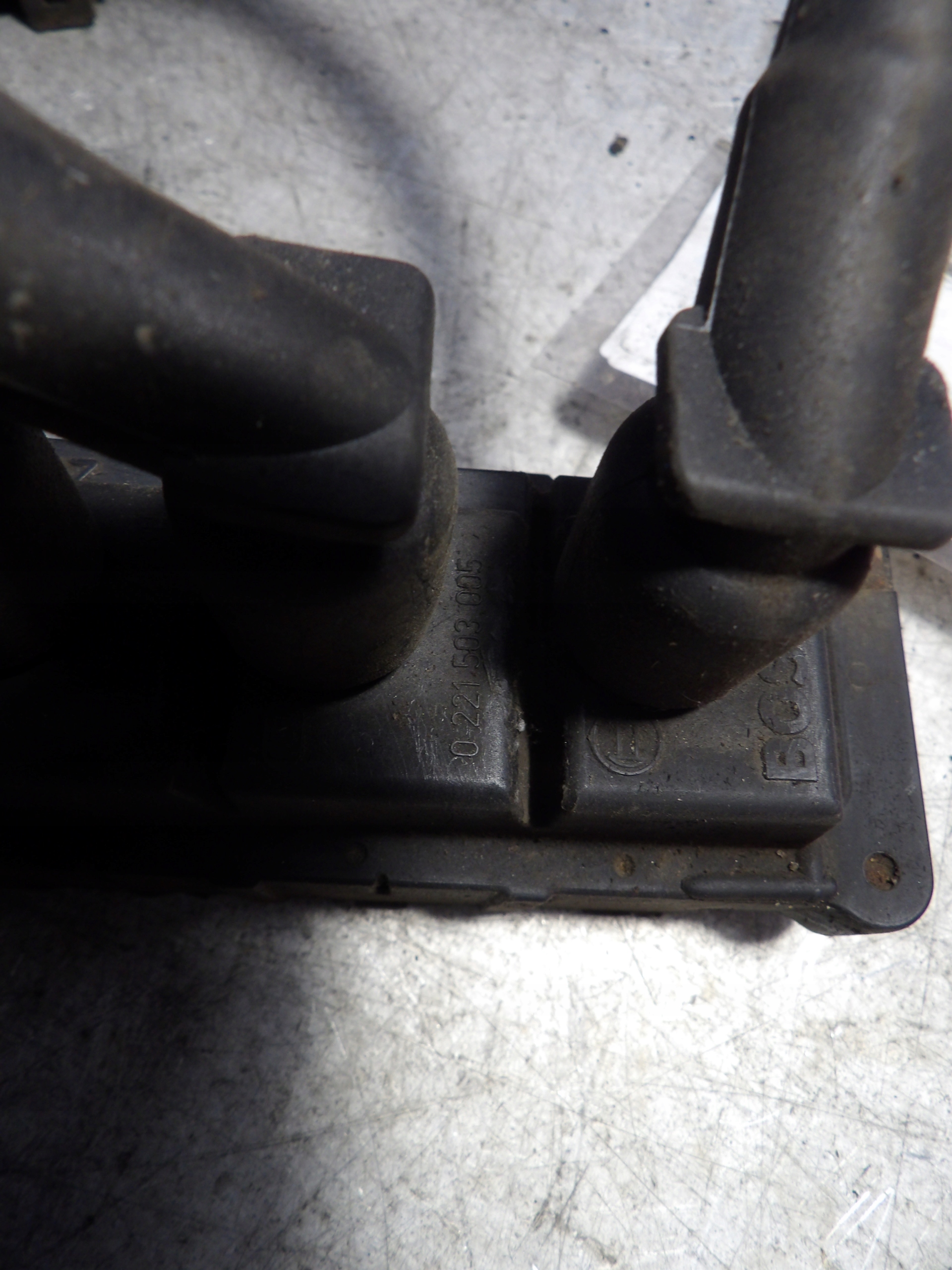 BMW E36 1,9 - 118 km coil ignition 0221503005