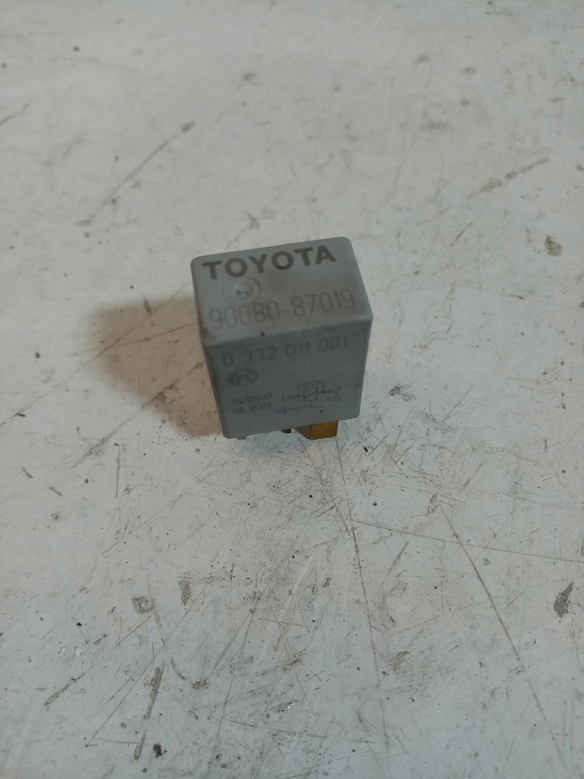 relay TOYOTA AVENSIS 2 9008087019