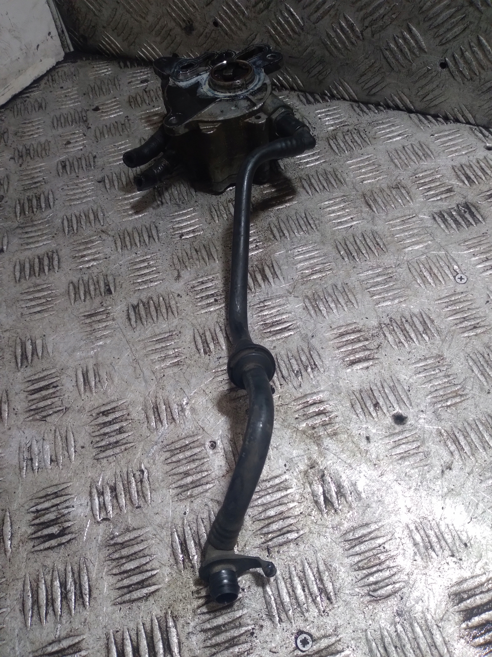 Pompa VACUM VAKUM VOLKSWAGEN PASSAT B6 03G145209C