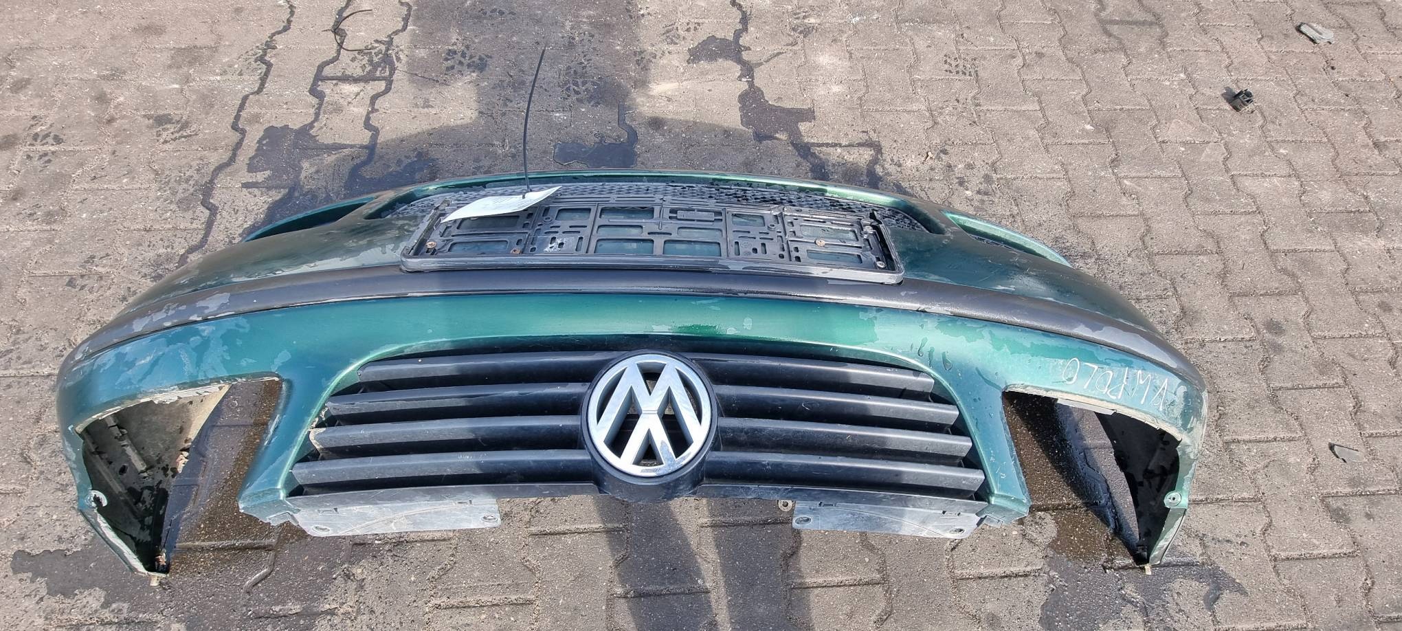 bumper front green VOLKSWAGEN POLO 6N