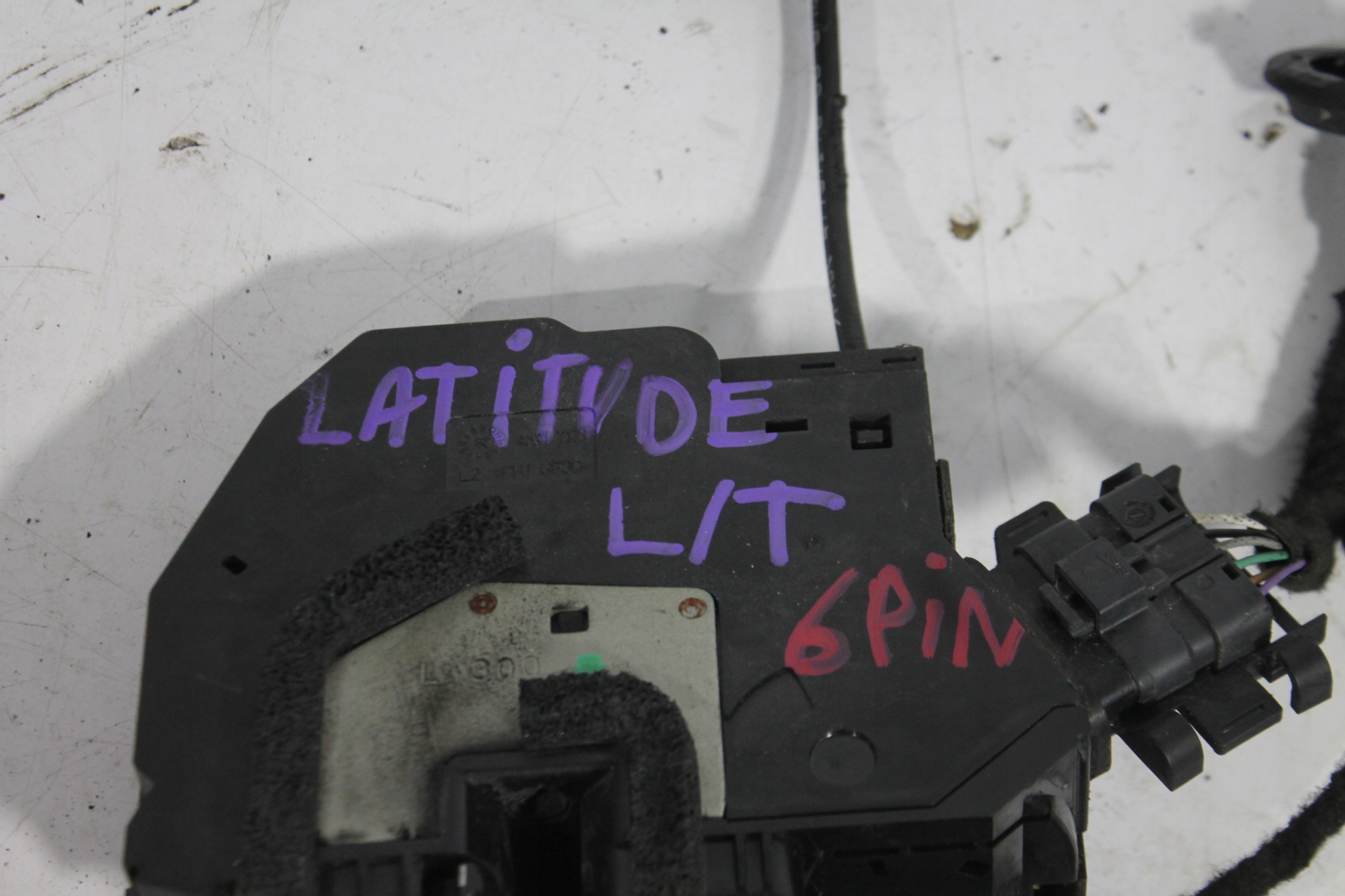lock handle left rear part 6PIN RENAULT LATITUDE 10
