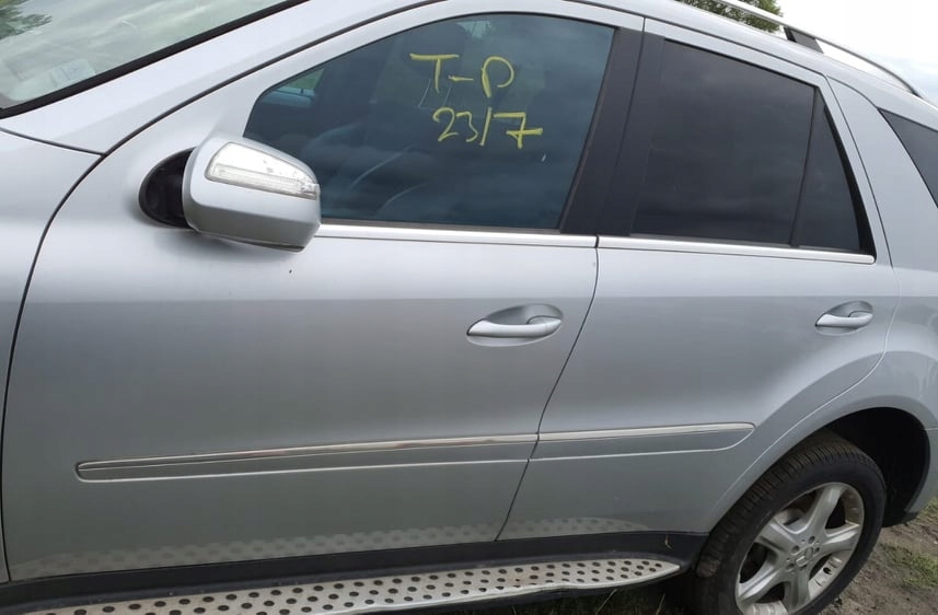 MERCEDES ML W164 LEWE PRZEDNIE DRZWI C775