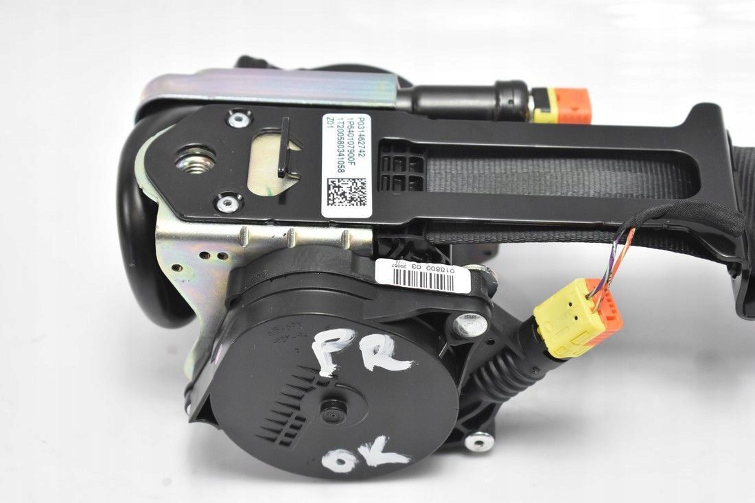 PAS BEZPIECZENSTWA PRAWY PRZOD VOLVO V60 II 18 Part number 31462742