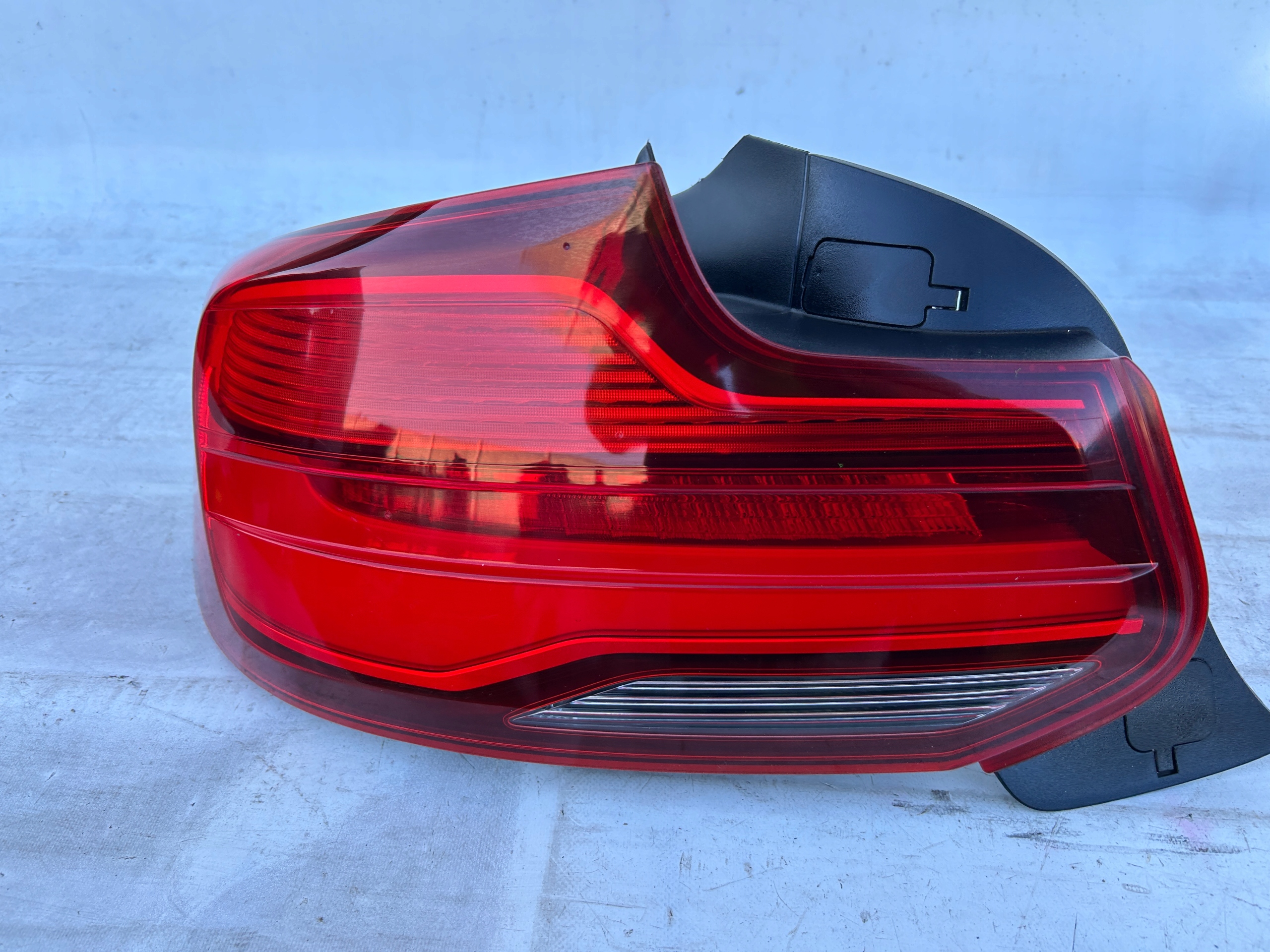 BMW 2 F22 F23 LCI LAMPA LEWA TYŁ LED 7420991 ORYGINAŁ Wersja Europejska