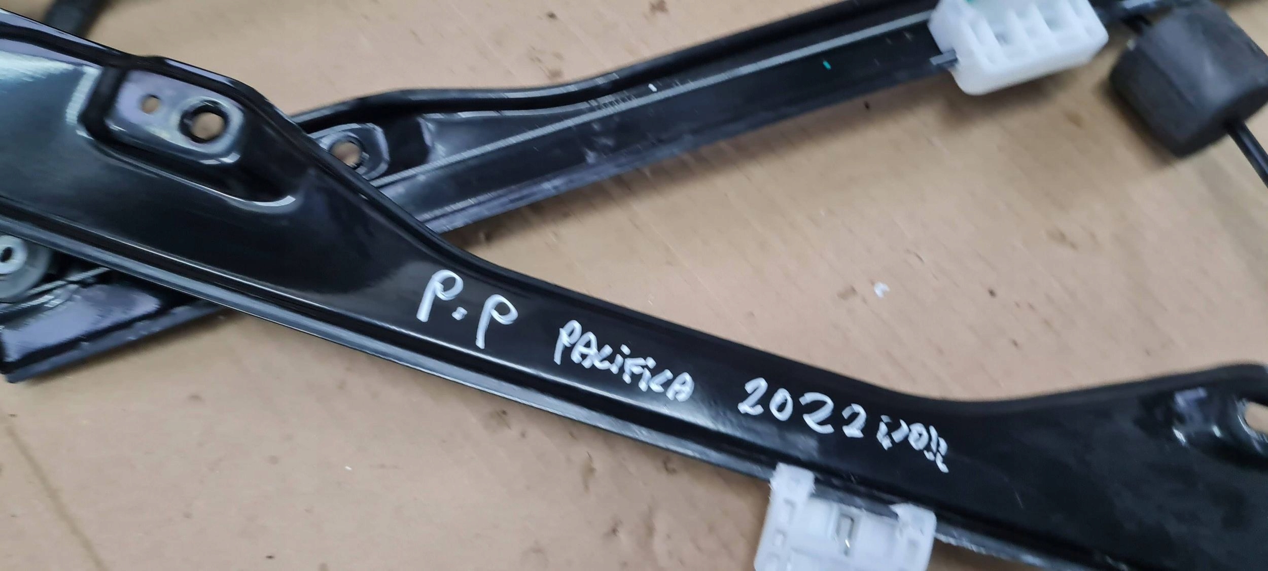 Chrysler Pacifica 2022 window regulator mechanism door right front