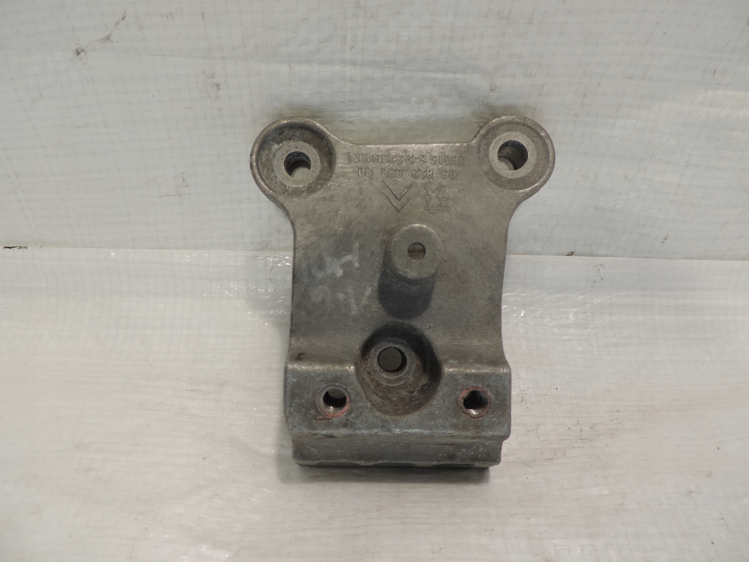 ŁAPA WSPORNIK SKRZYNI OPEL CROSSLAND X 1.2 TURBO 9682355880