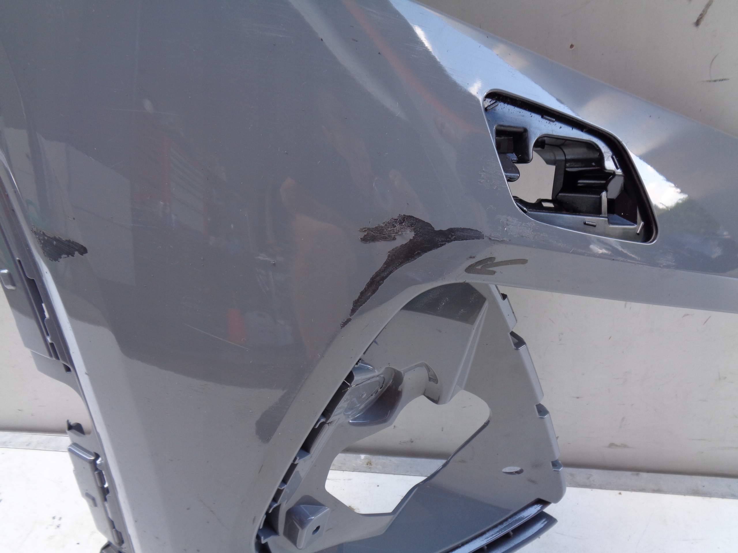 corner of a bumper right front AUDI Q4 89A