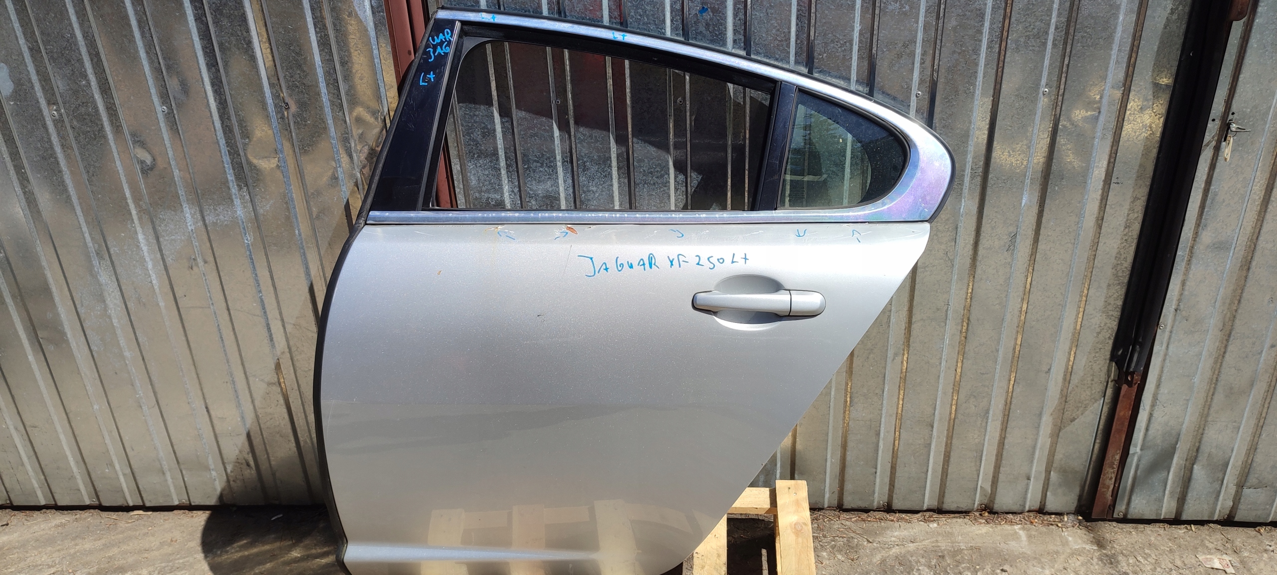 door left rear part left rear. jaguar xf x250 MEE