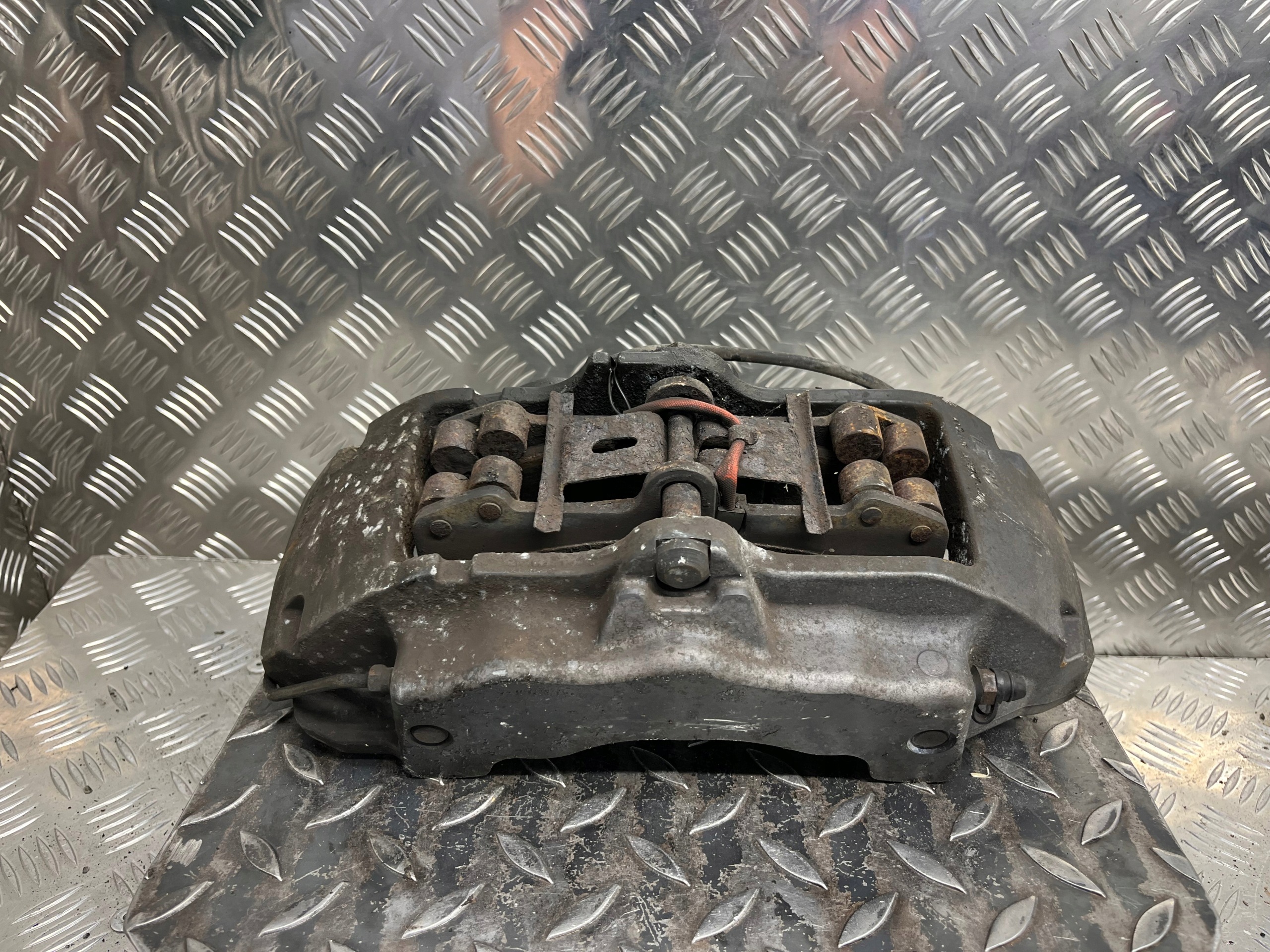 caliper brake left front front AUDI Q7 18ZL