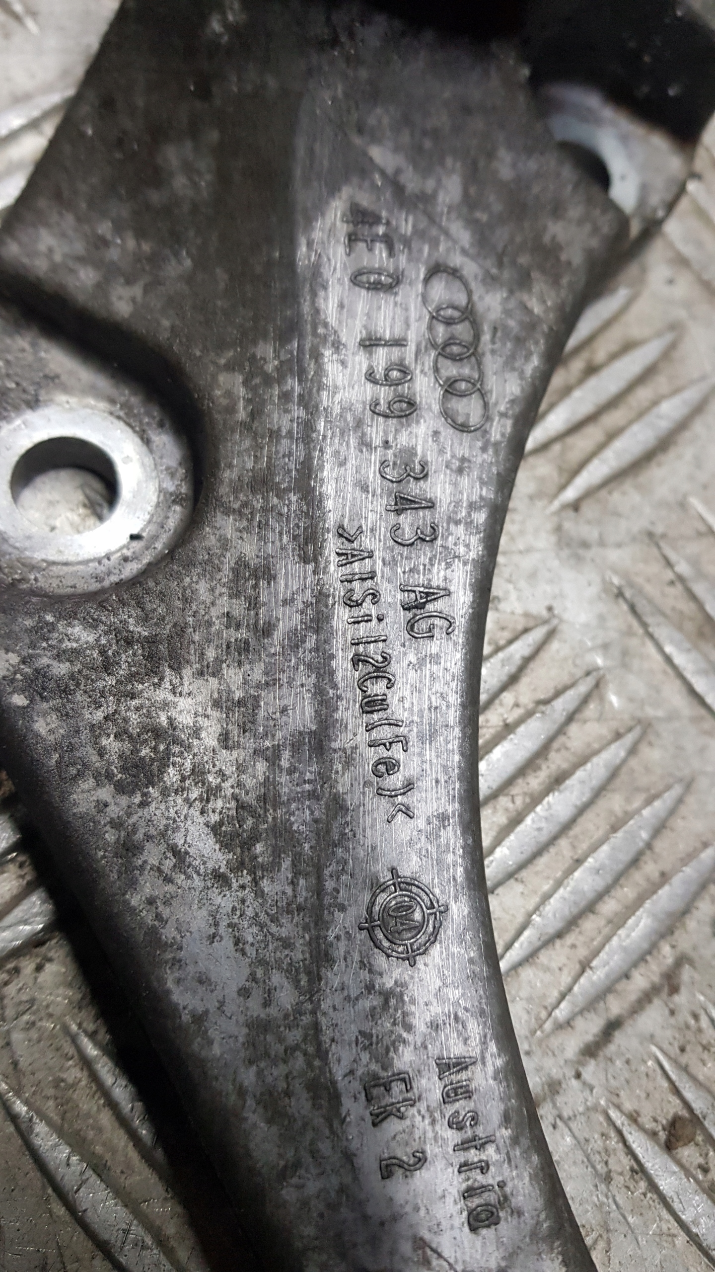 AUDI A8 D3 3.0 TDI holder bearing 4e0199343ag