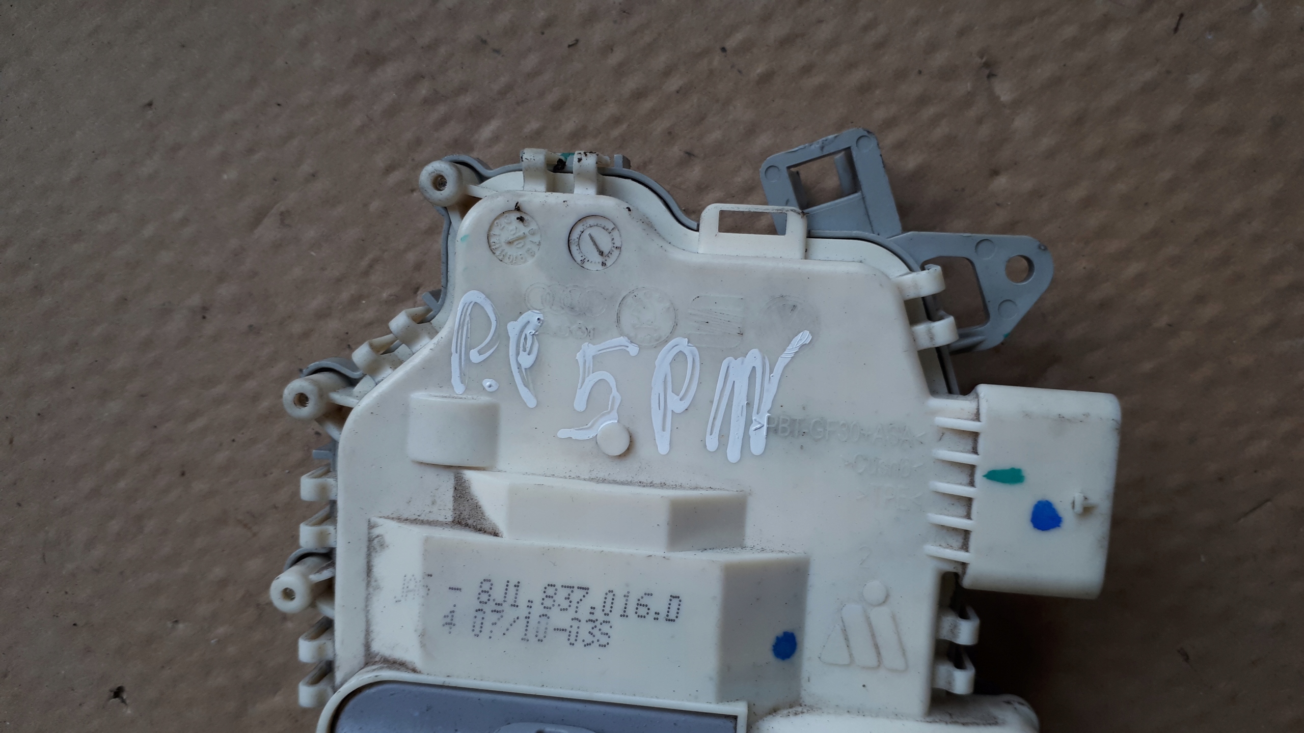 S4 B8 A4 lock door right front 5 PIN A5 Q5 A6