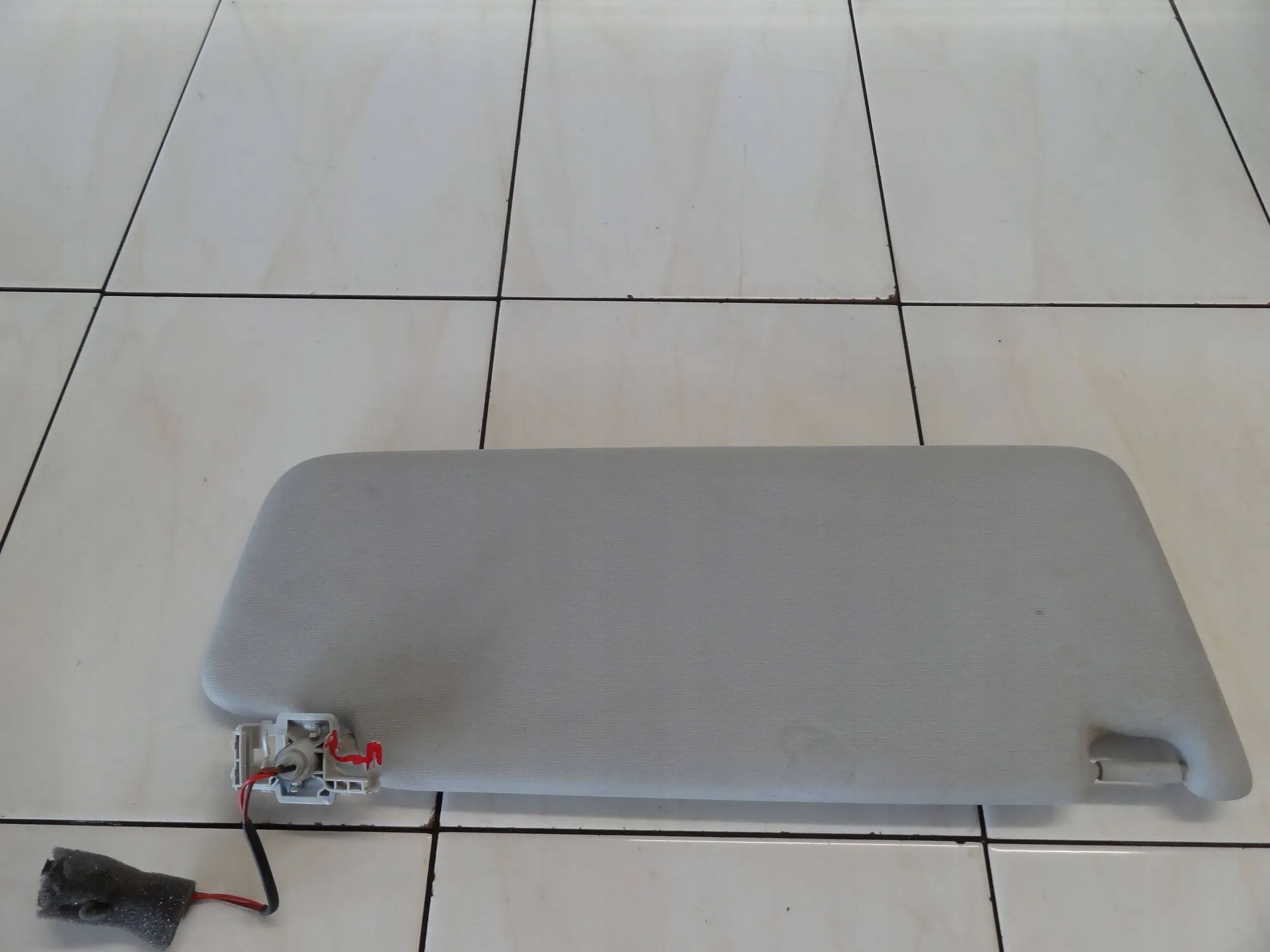 SEAT LEON III 2015 OSŁONA DASZEK PRZECIWSŁONECZNY LEWY 5F0857551AJ Typ samochodu Samochody osobowe