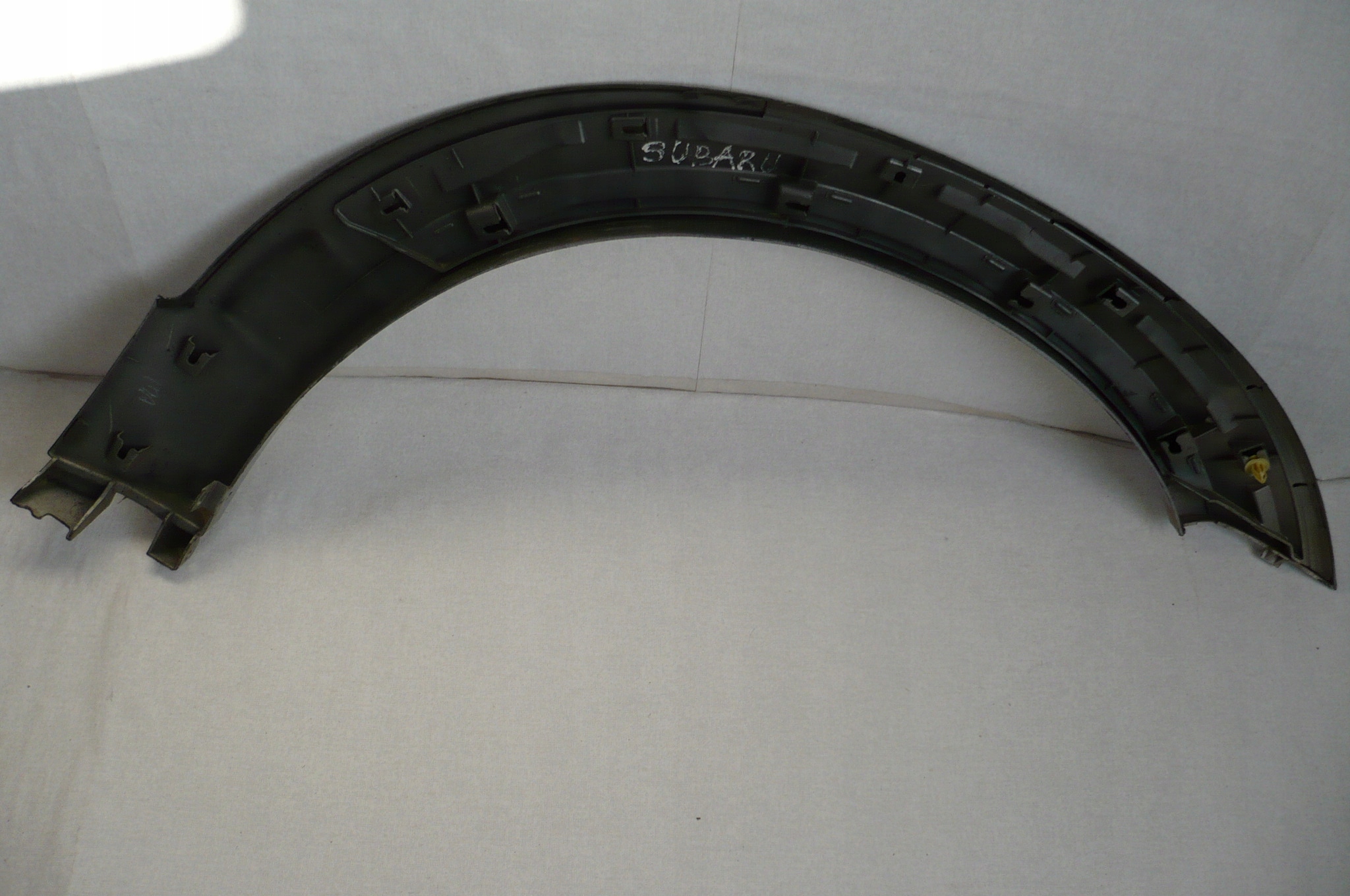 SUBARU OUTBACK III 2003-09 R lišta blatníku levá předek