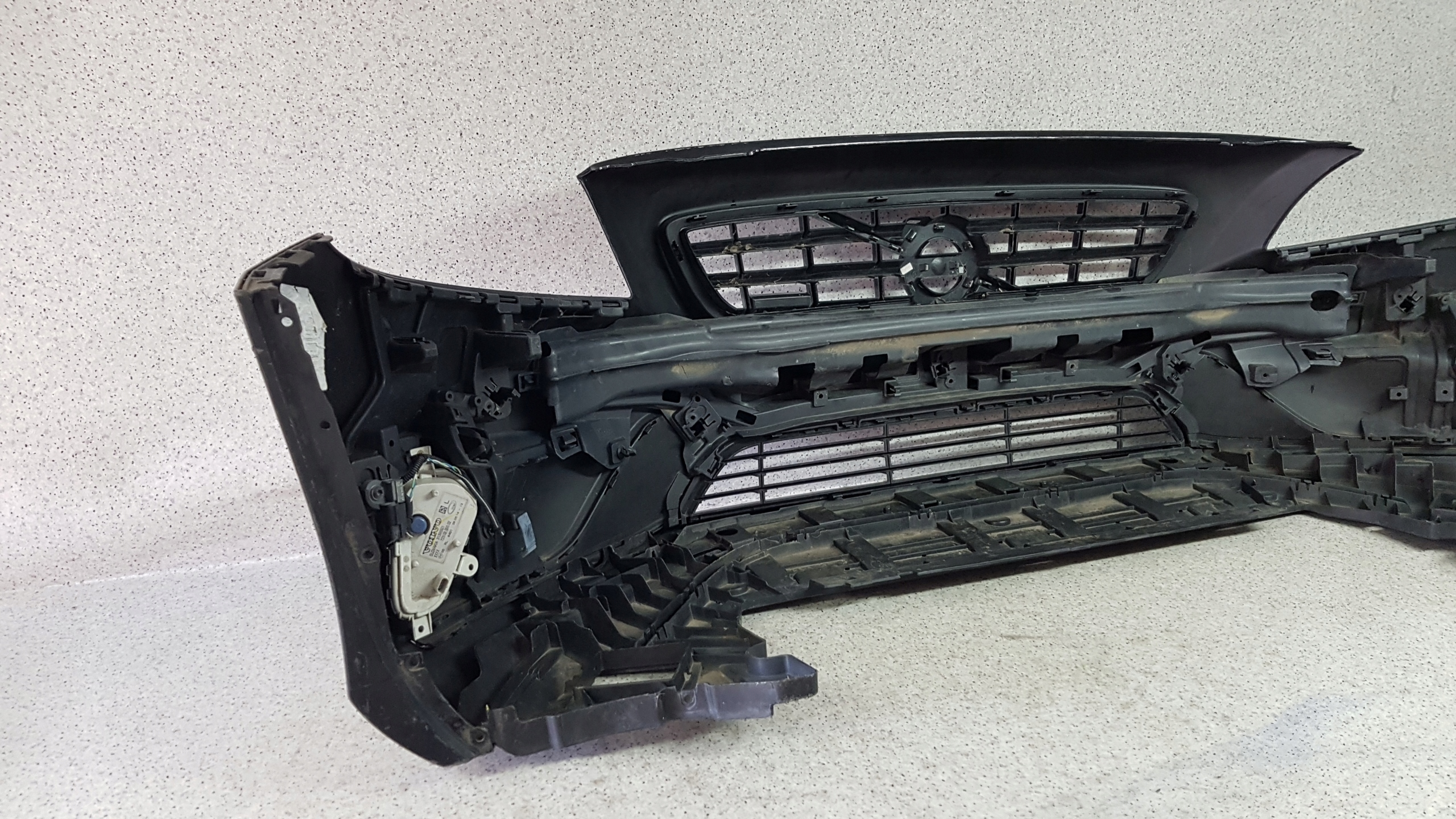 VOLVO V40 v 40 R-design 2012 - bumper front 9251