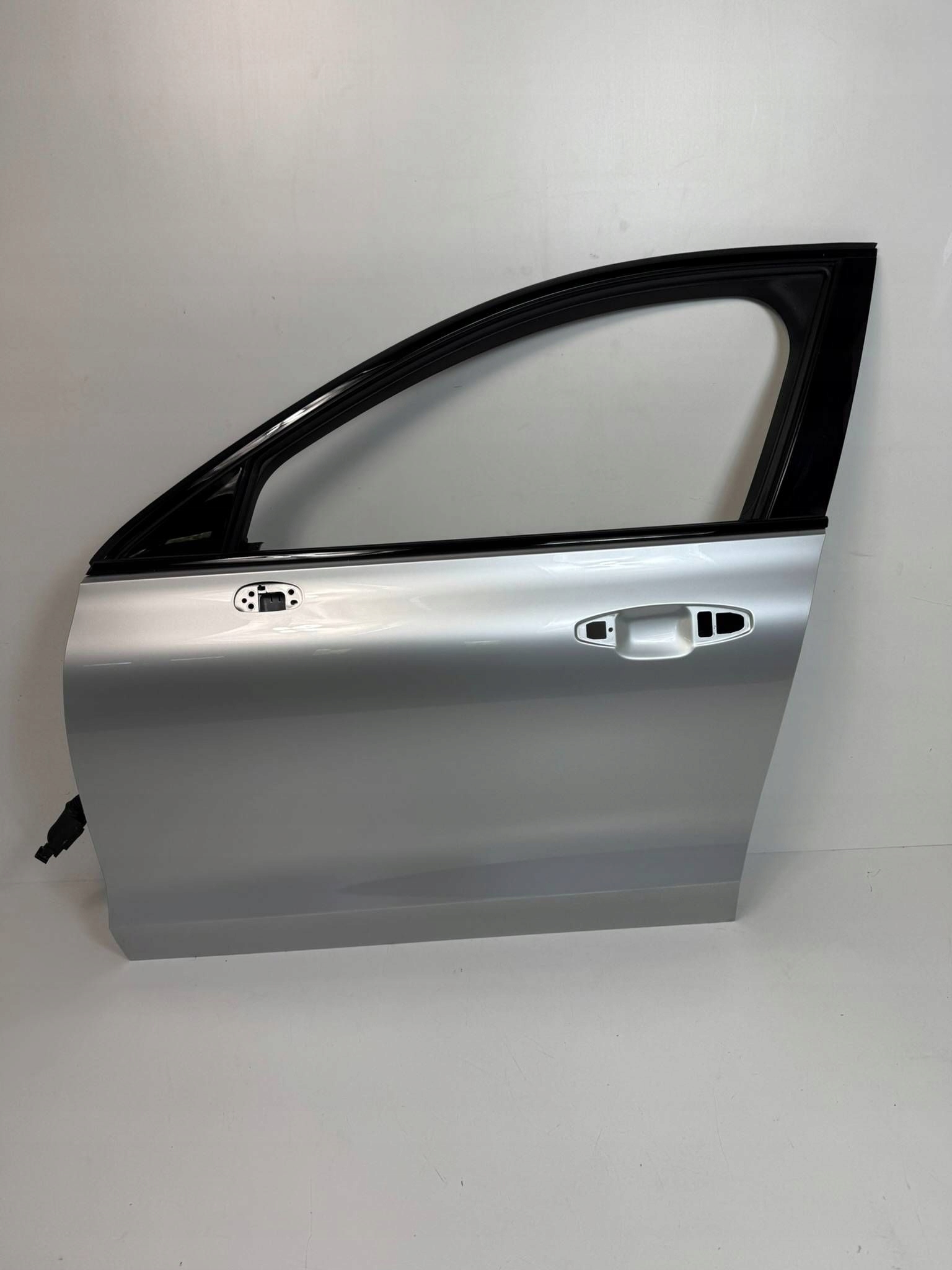 Volvo V60 II 2022 door front left 711 71100