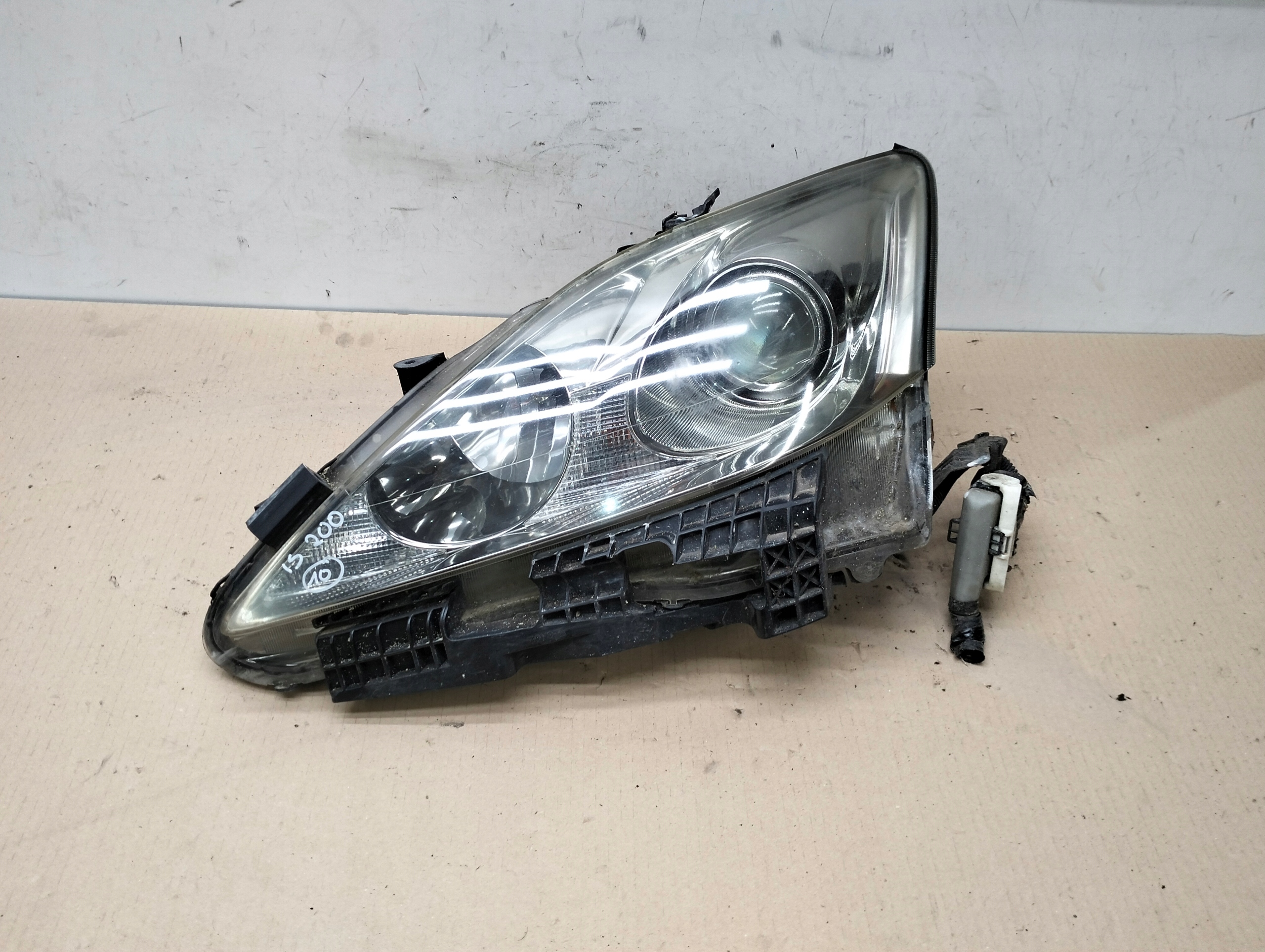 ФАРА ЛІВА ПЕРЕД LEXUS IS II 220 РОКУ 2005-2009 UK