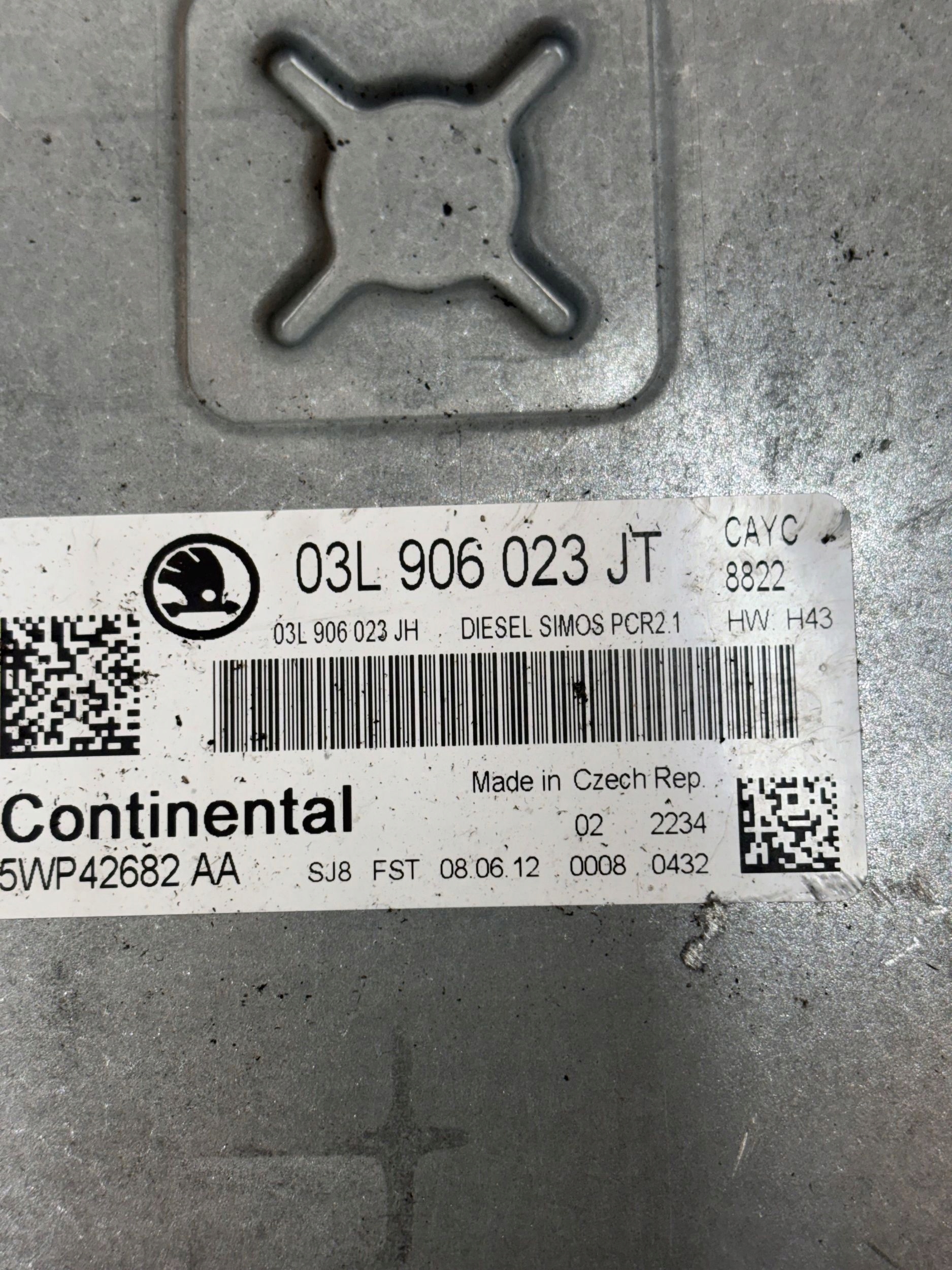 control unit of the engine computer SKODA YETI 1.6 TDI 03L906023JT