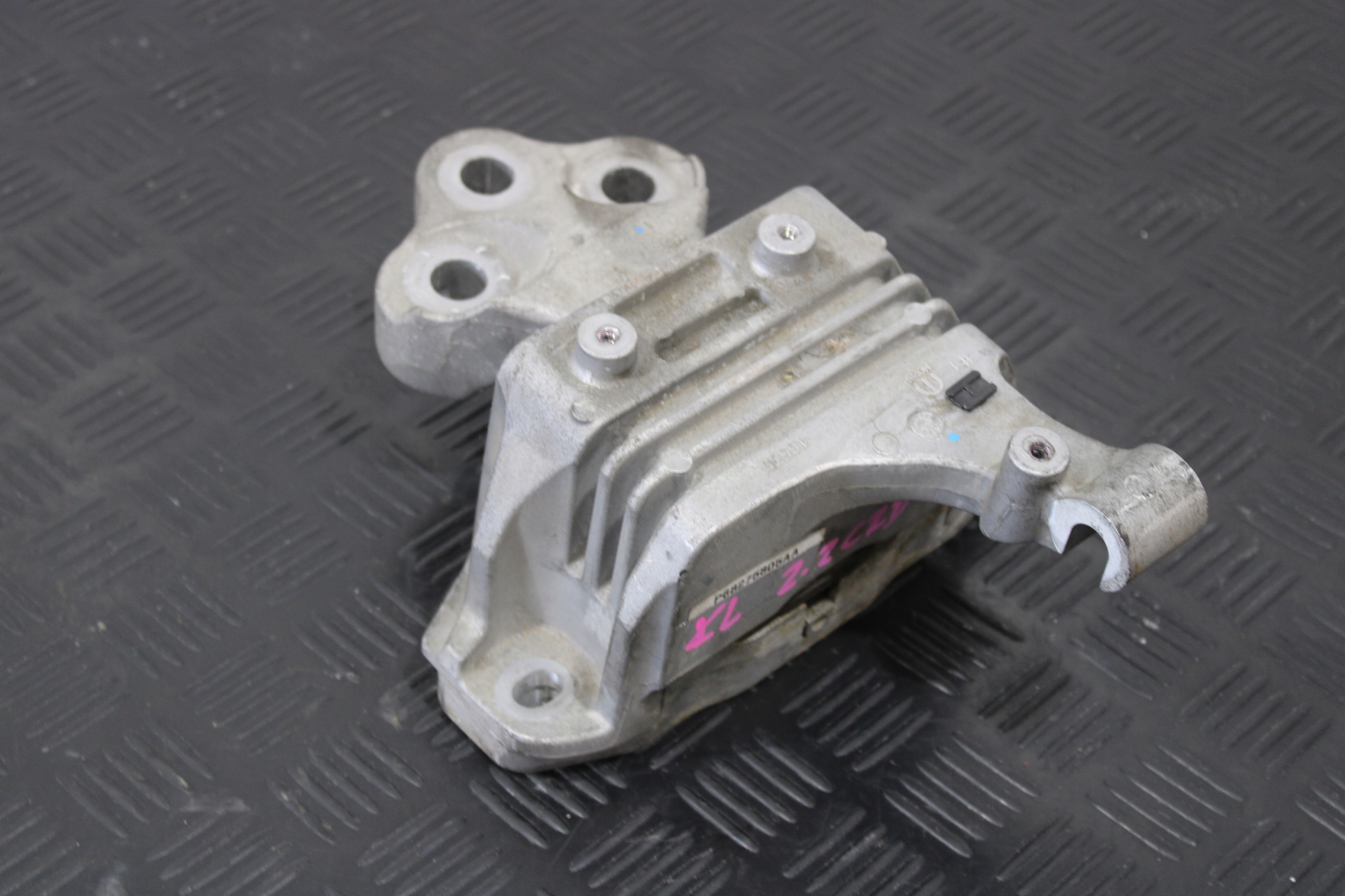 holder engine mount P68275805AA JEEP CHEROKEE V 5 KL