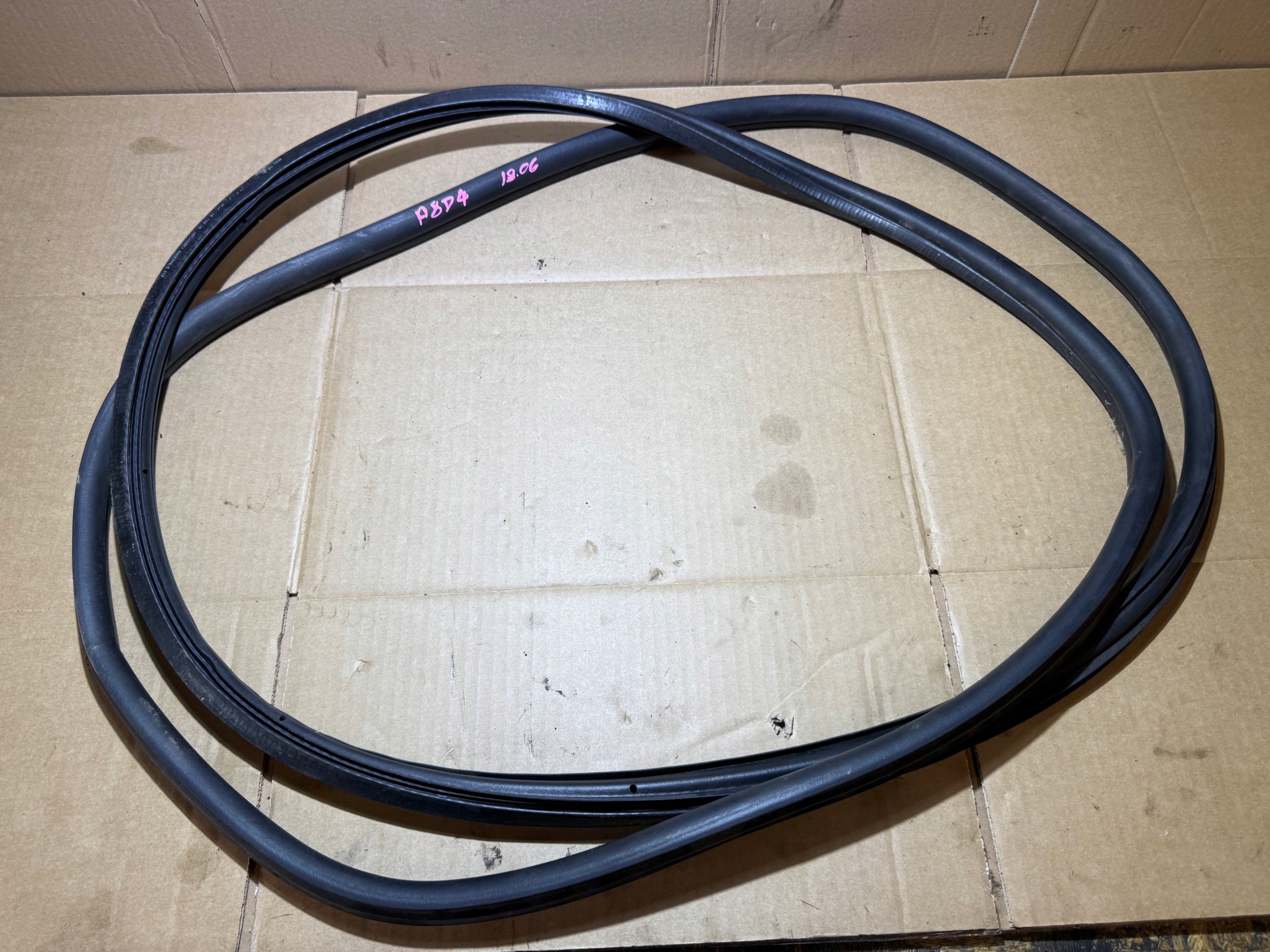 AUDI A8 D4 LIFT Joint du capot KOMORY Moteur 4H0823731E