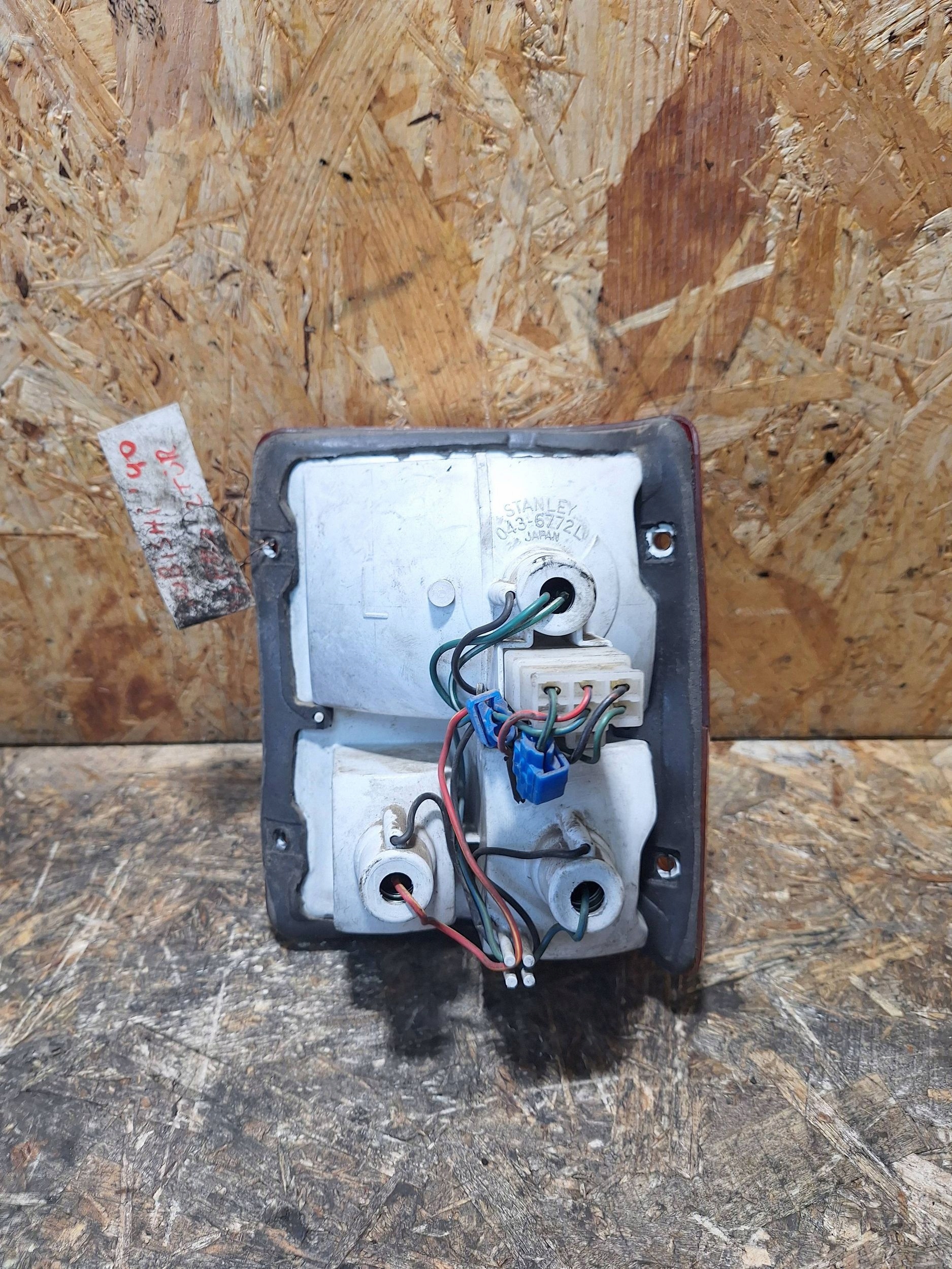 light rear part left Mitsubishi Pajero and 82-91