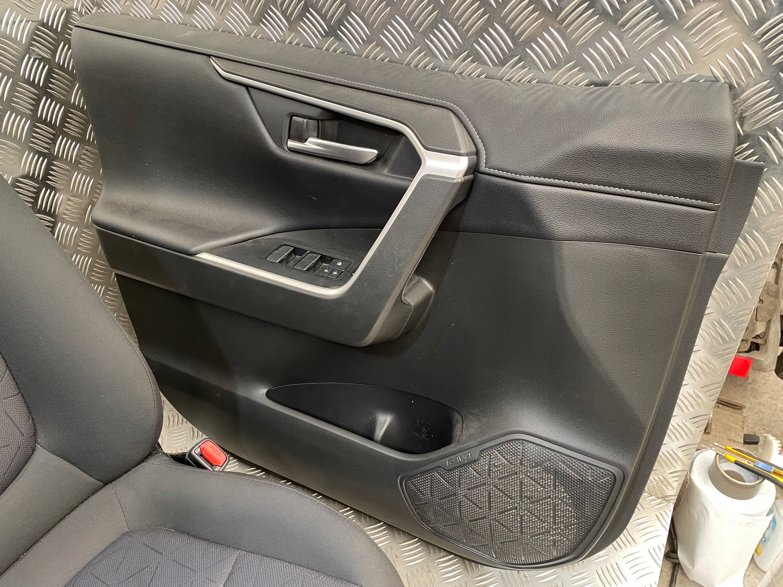 кресла диван бочки Салон TOYOTA RAV4 V европа