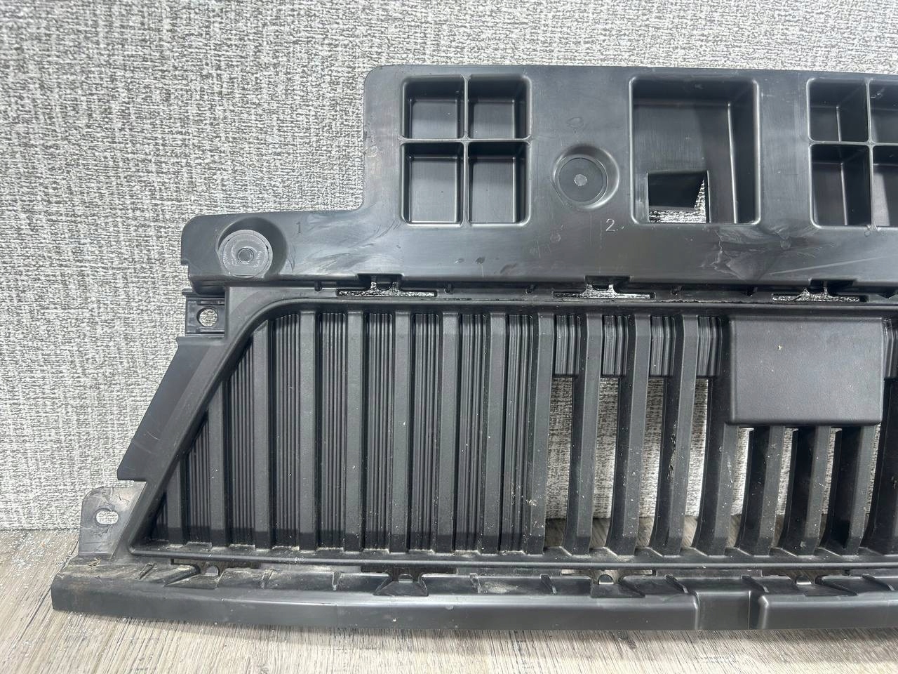 RENAULT MASTER IV V 2024-> grid central of a bumper front 622541366R