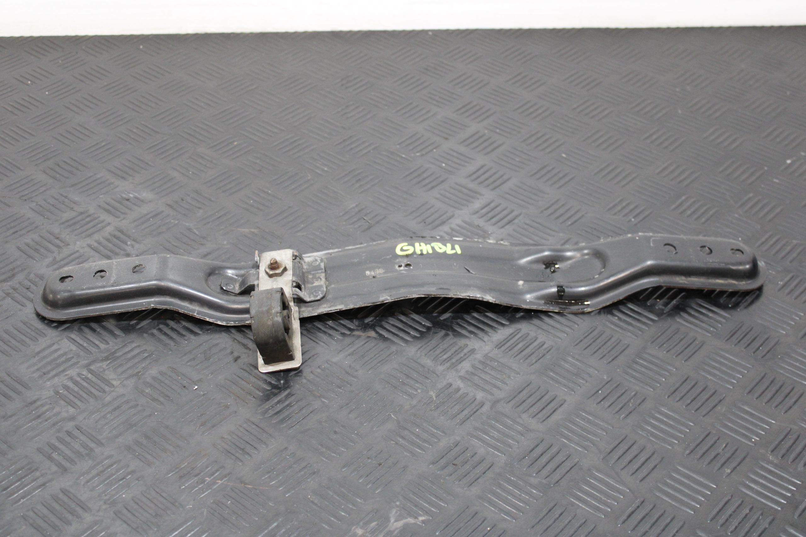 Support Support plaque Renfort pare choc Console de l’échappement MASERATI GHIBLI M157