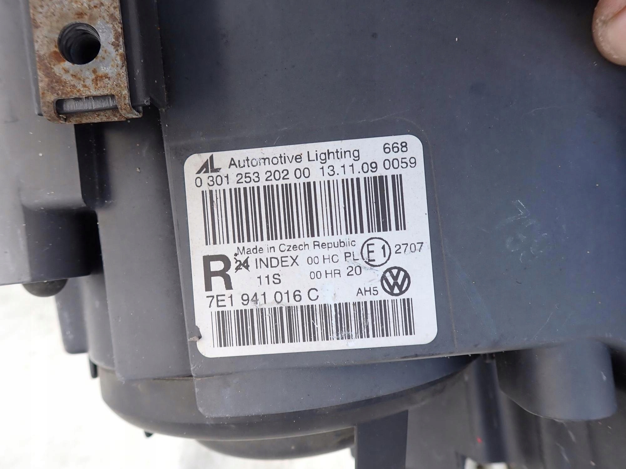 VW TRANSPORTER MULTIVAN T5 LIFT 09-15 light front front right
