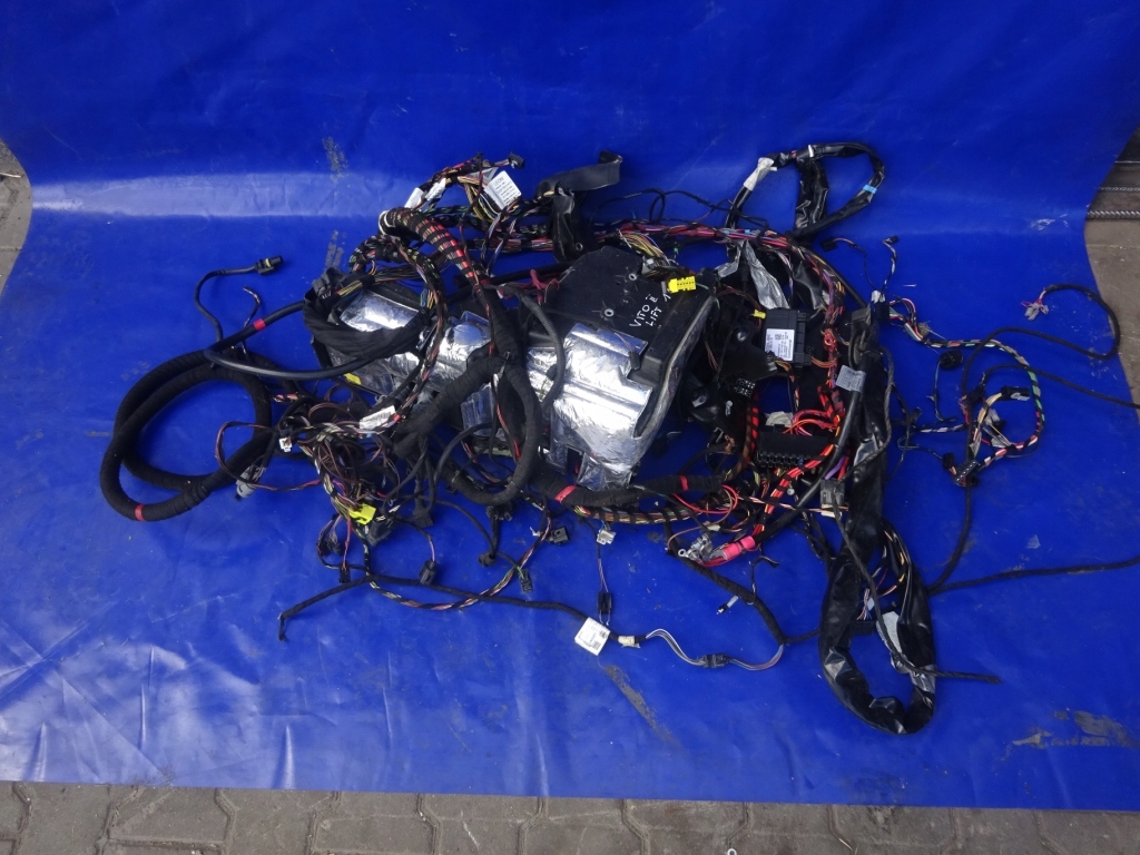 Установка джгута проводів салону MERCEDES VITO II W639