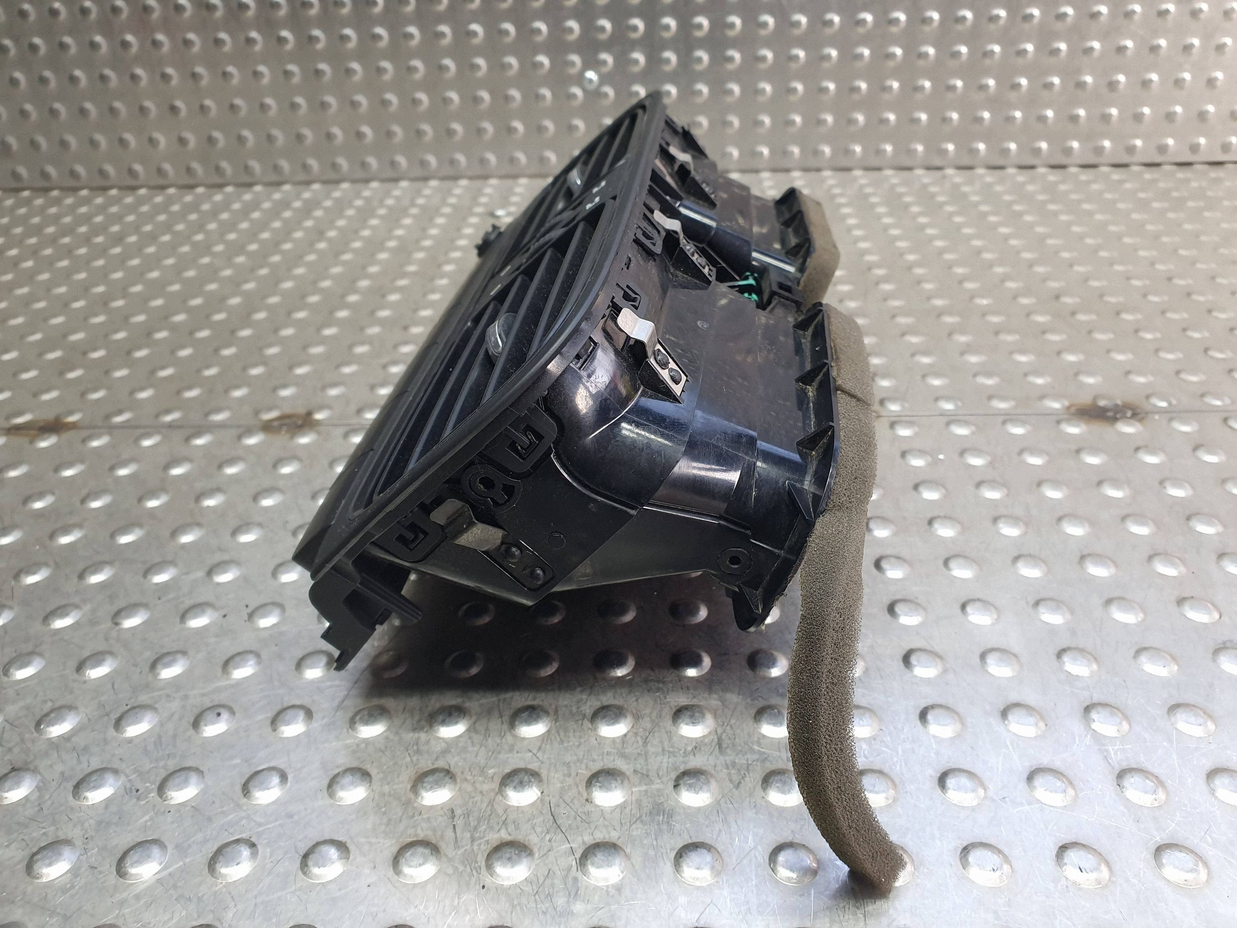 PANEL lüftungsgitter des lüfters mitte 6RF819728B VW POLO V 6C