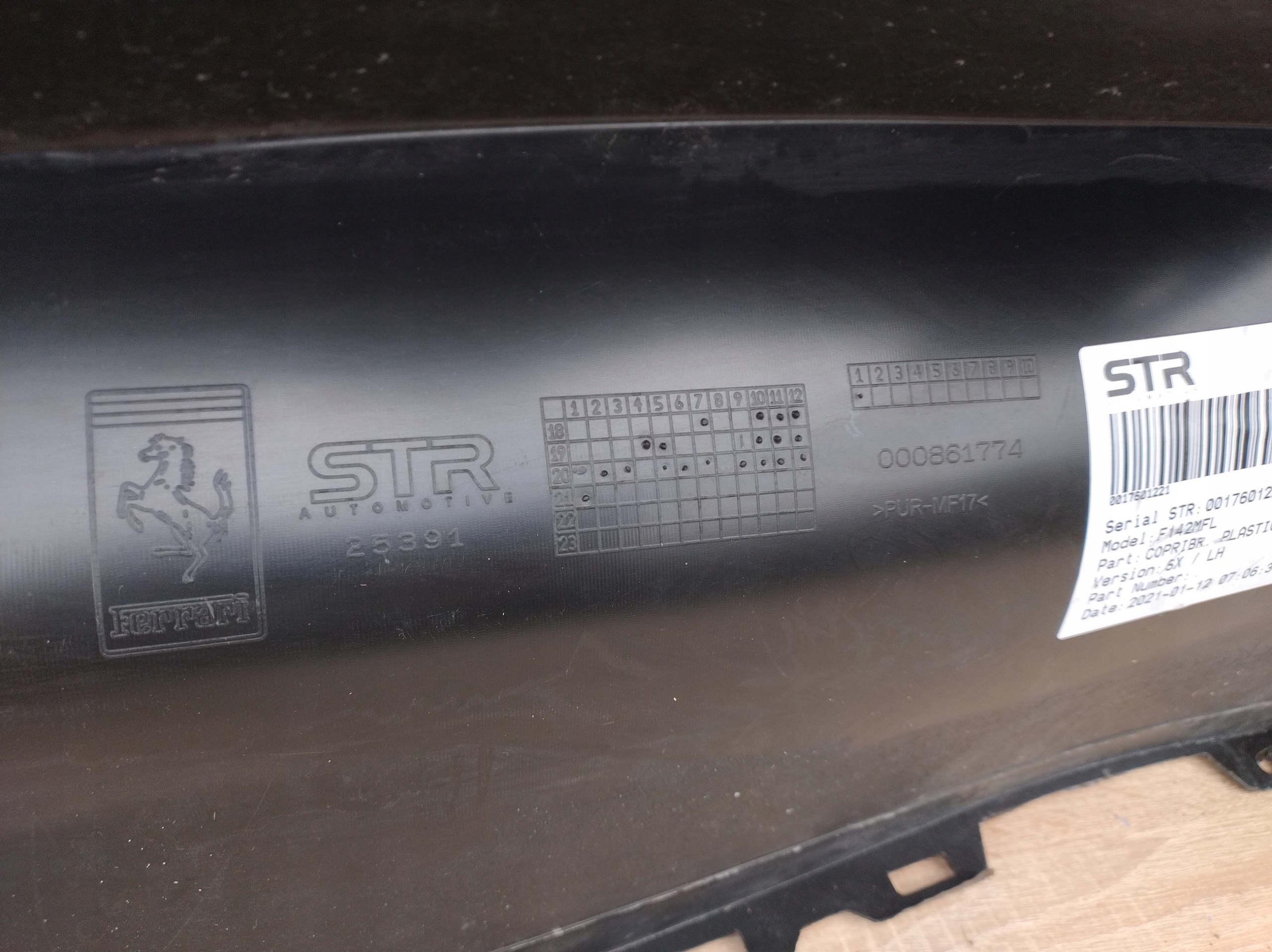 FERRARI F8 TRIBUTO F142MFL 2019-2023 ROK left moulding threshold threshold E351DOK