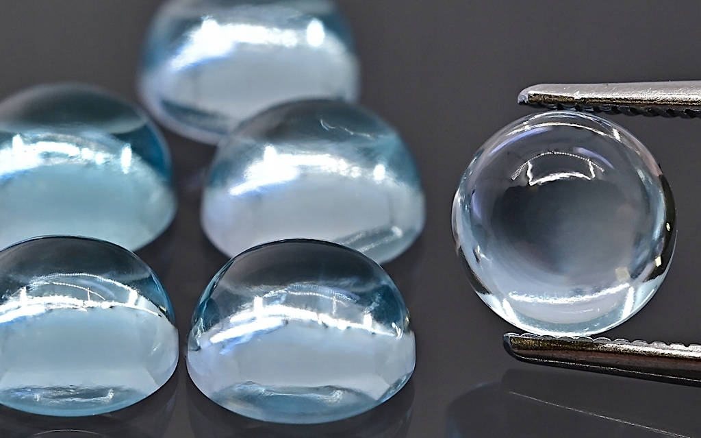 Topaz Sky Blue kulatý kabošon fi 10 mm