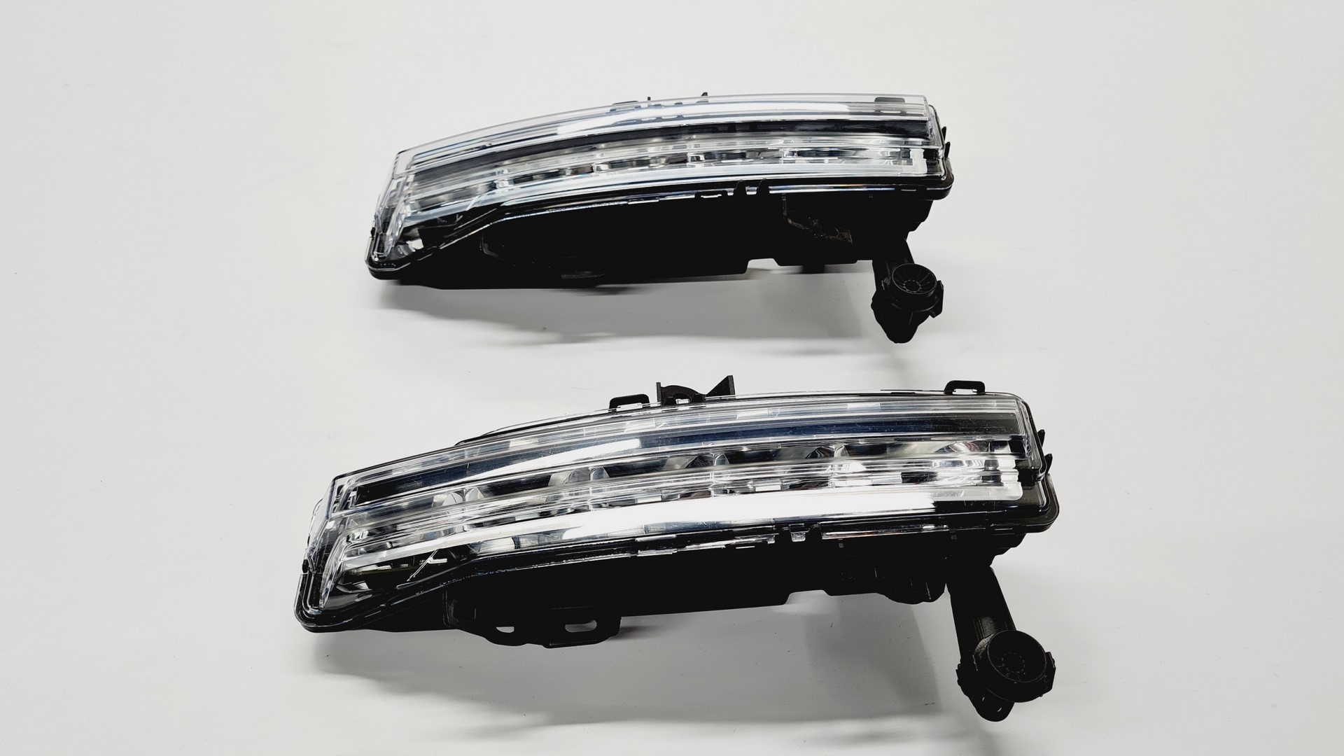 HALOGEN LED LEWY RANGE ROVER Producent części Land Rover OE