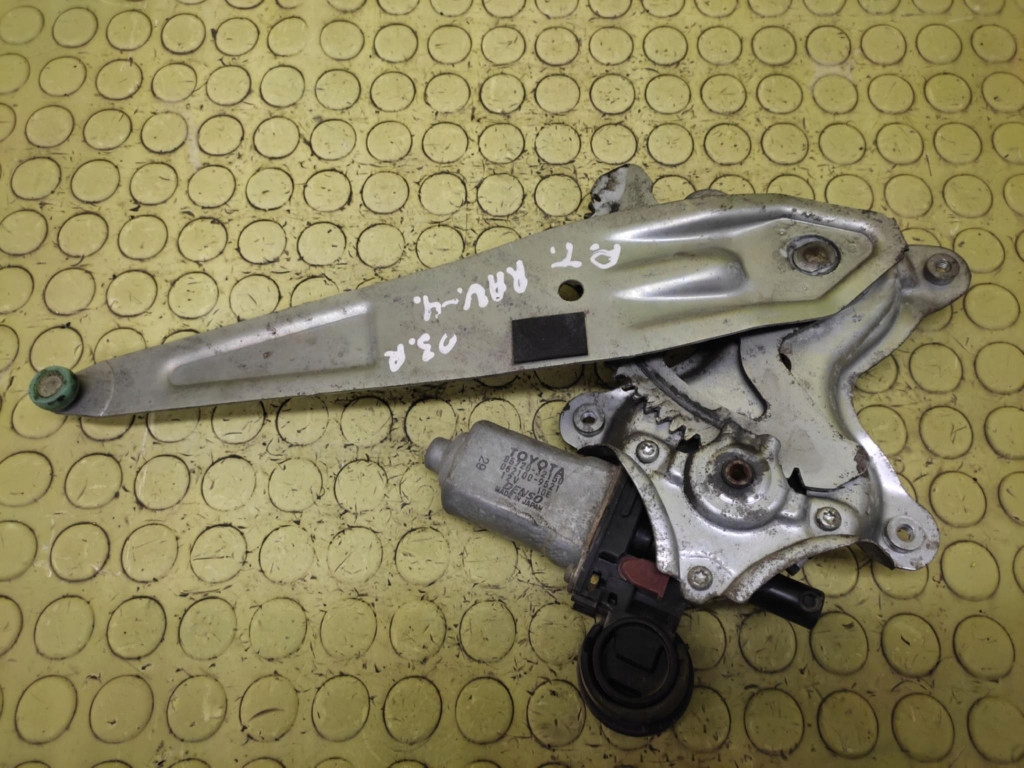 TOYOTA RAV4 II window regulator right rear part 8572032150