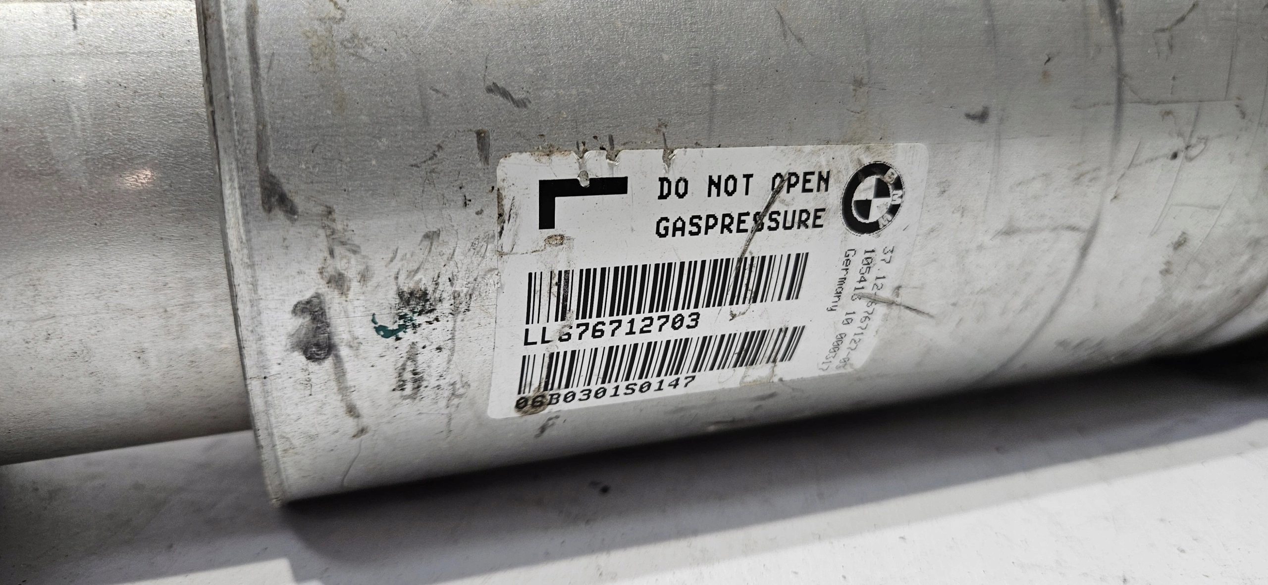 shock absorber PNEUMATYCZNY right left rear part BMW 7 E65 E66 E67 original 6767127