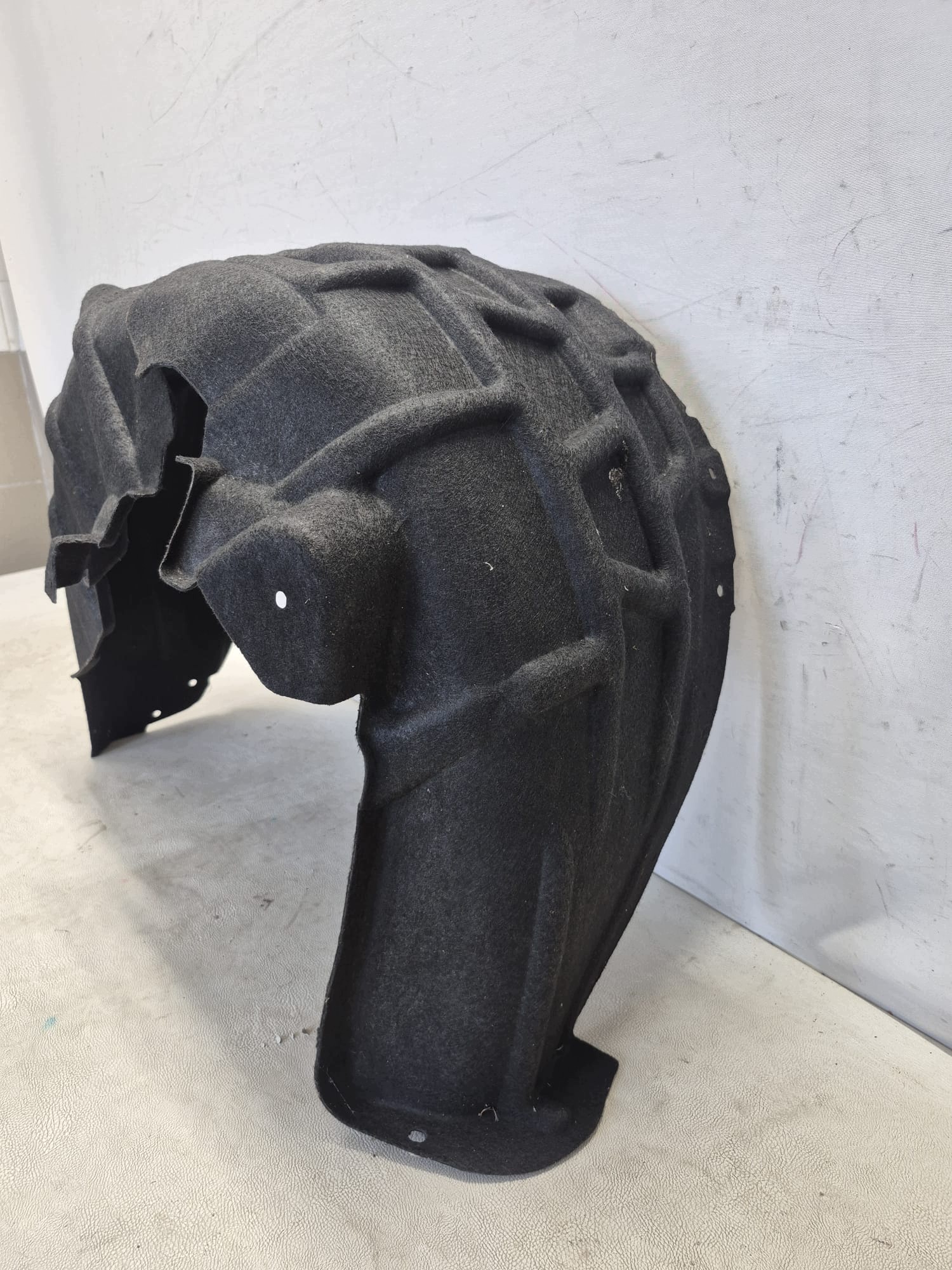 VOLVO XC40 mudguard right rear part rear. 32392146