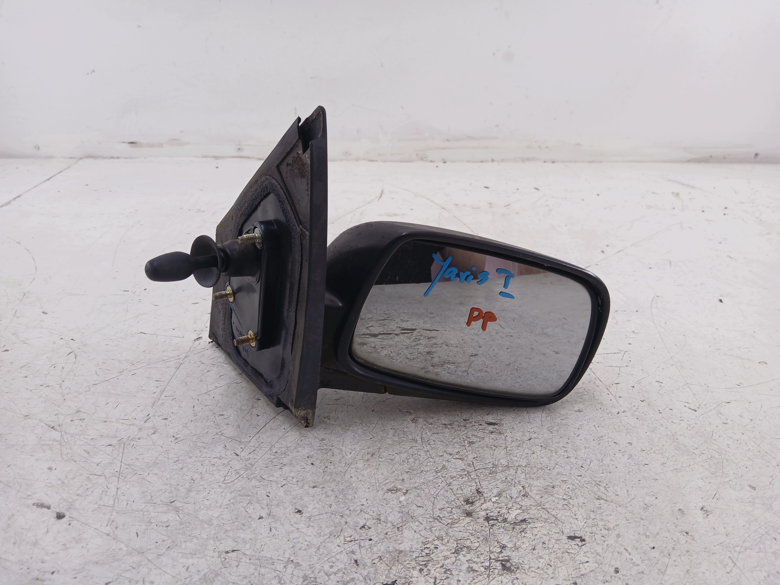 TOYOTA YARIS and mirror right manually black,