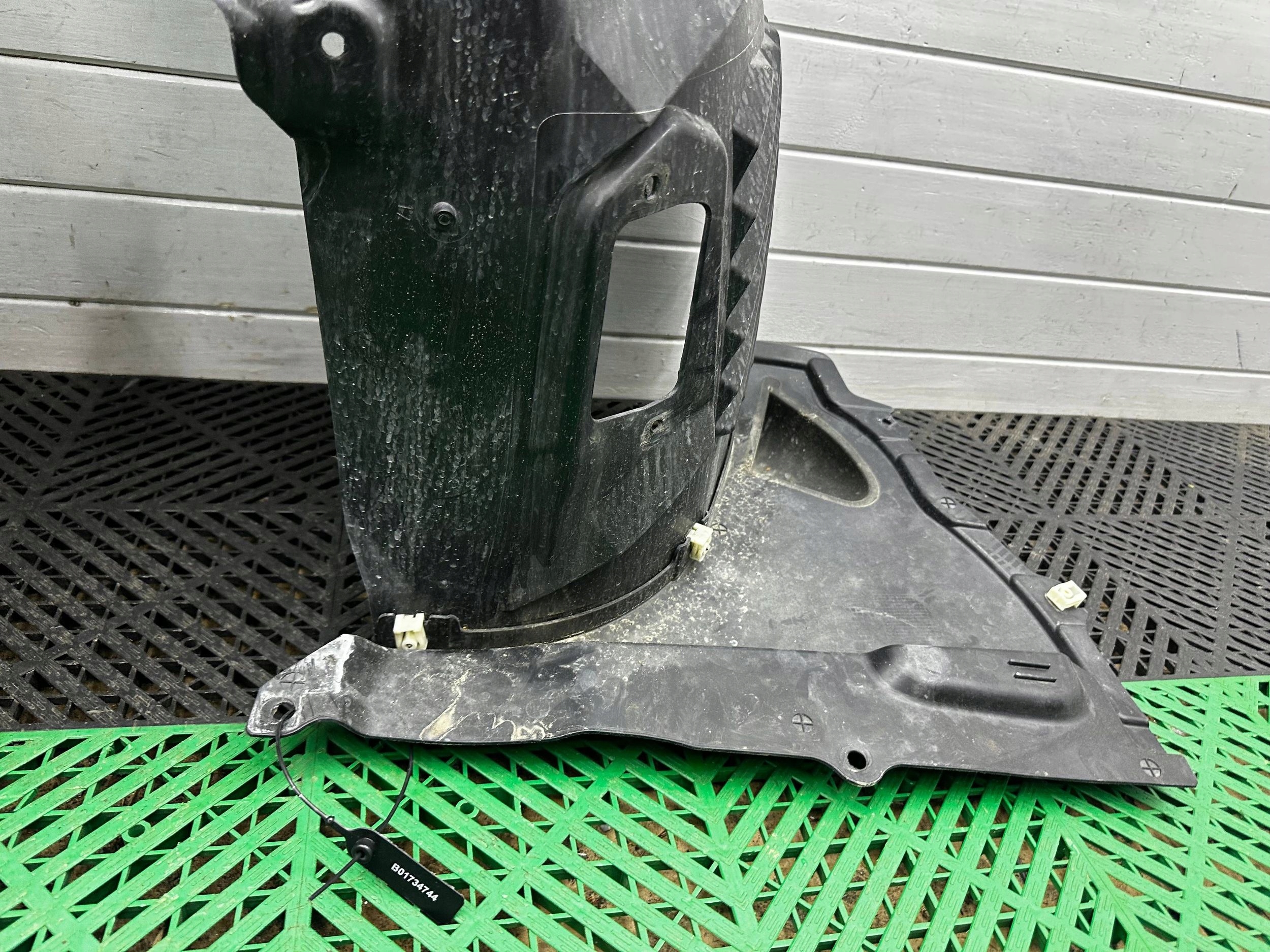 mudguard front front BMW 2 Active Tourer U06 8498437