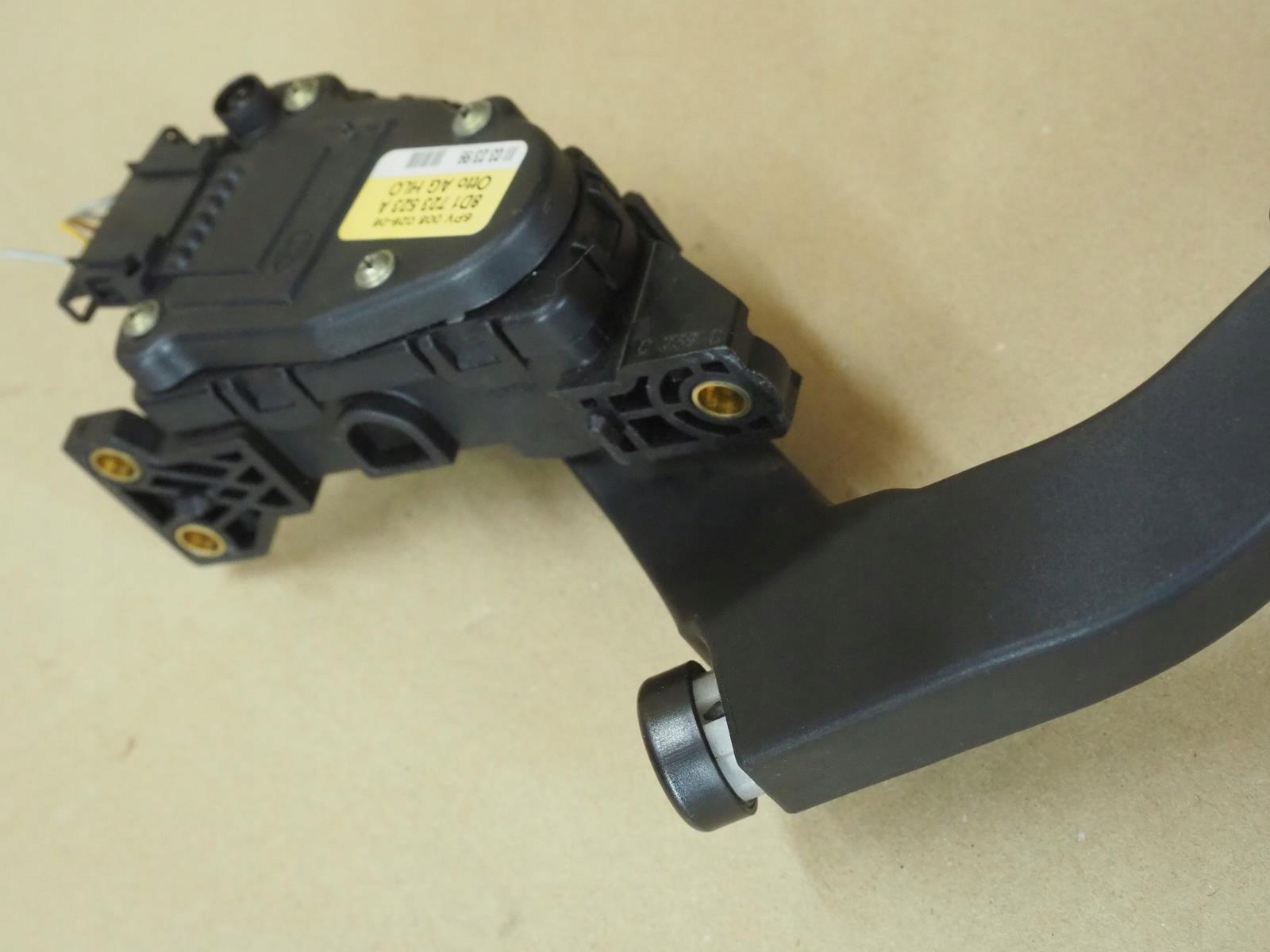 педаль потенциометр газа Audi OE 8D1723523A